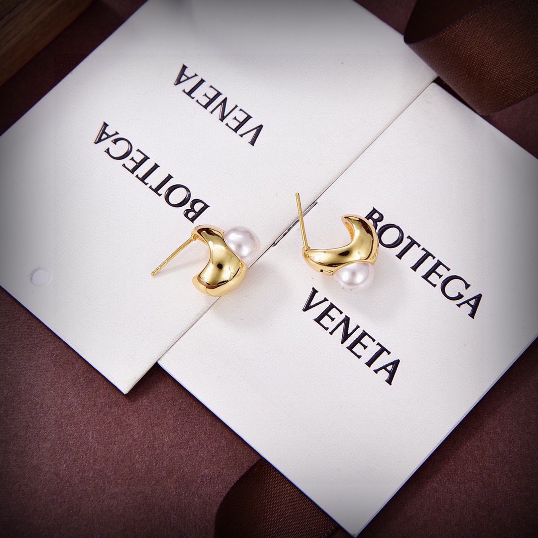 보테가베네타(BOTTEGA VENETA) 골드 펄 귀걸이 악세사리