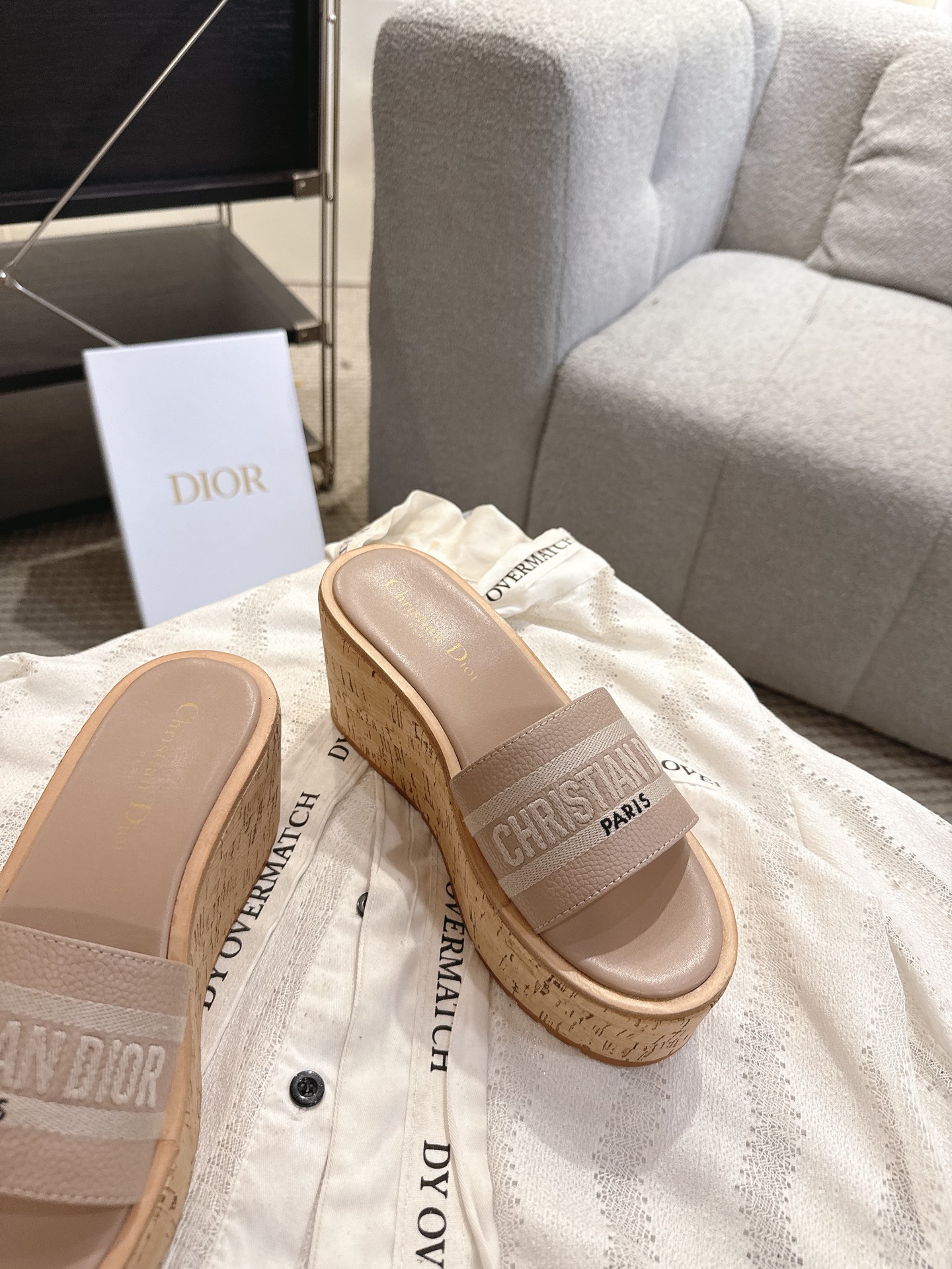 디올(DIOR) 로고 자수 플랫폼 웨지 슬리퍼 신발