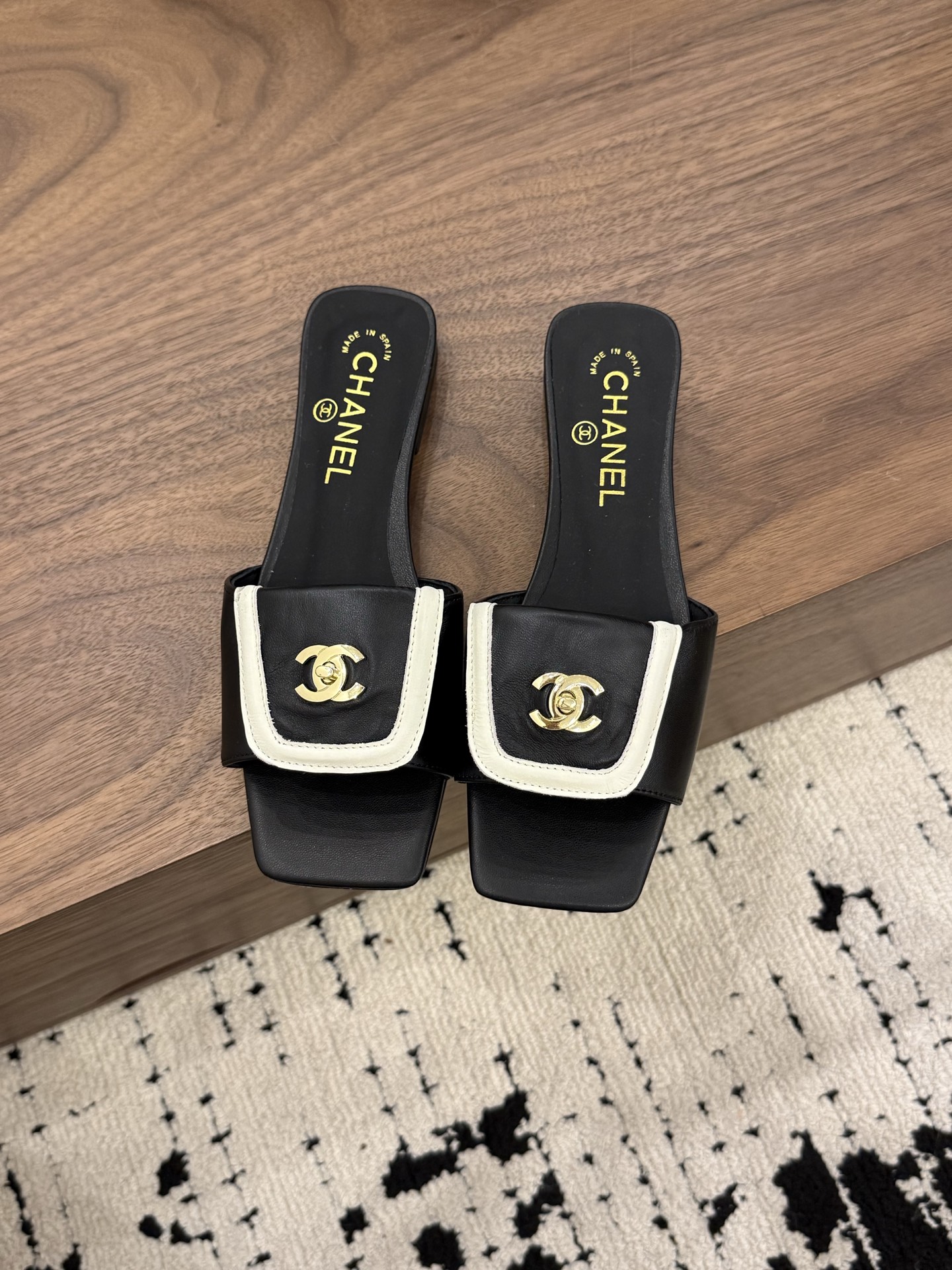 샤넬(CHANEL) 버클 스퀘어토 플랫 슬리퍼 신발