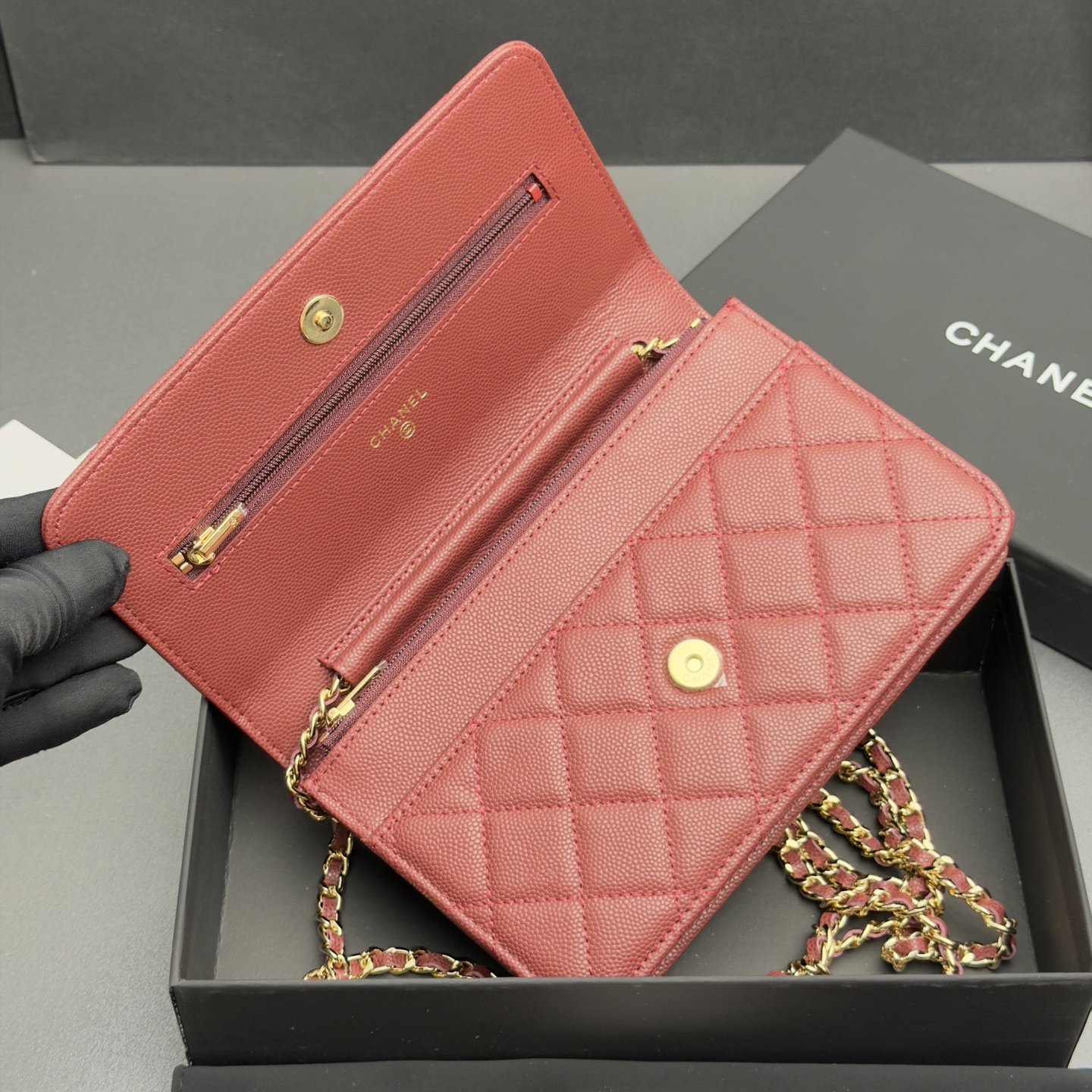 [Chanel] 샤넬 26SS 캐비어 멀티 젬스톤 체인 아코디언 플랩백 (WOC) 가방