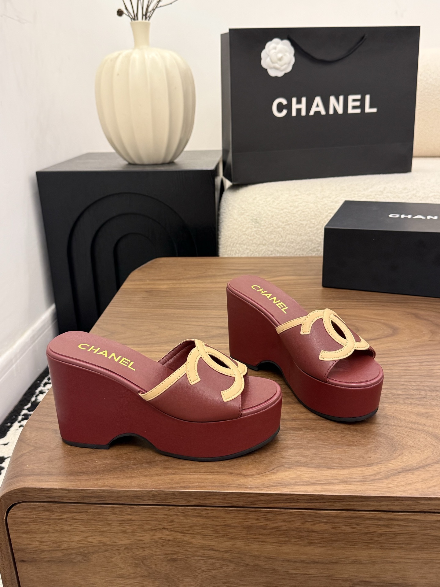 샤넬(CHANEL) 로고 플랫폼 웨지 슬리퍼 신발