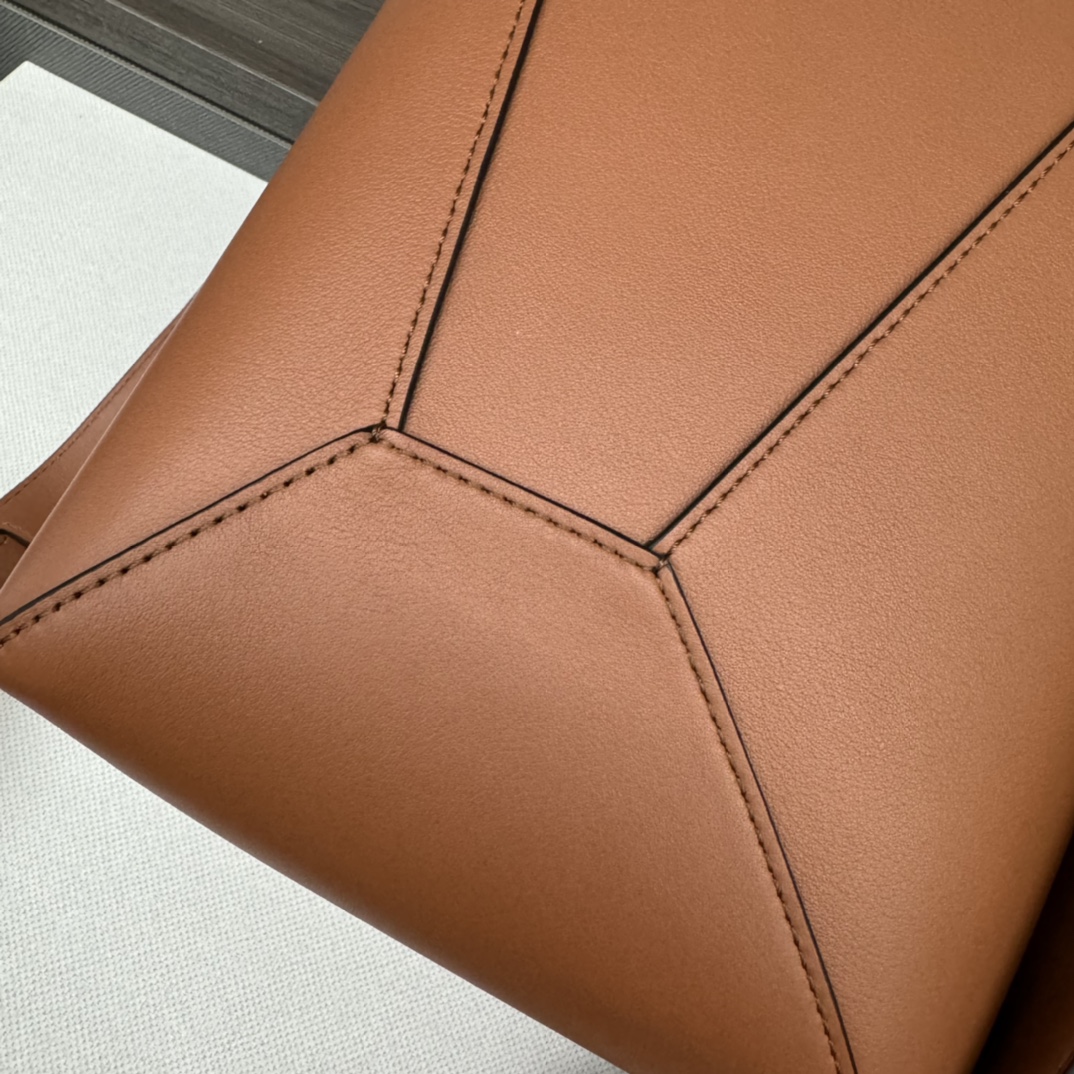 Loewe Puzzle Edge 로에베 퍼즐 라지 백 가방