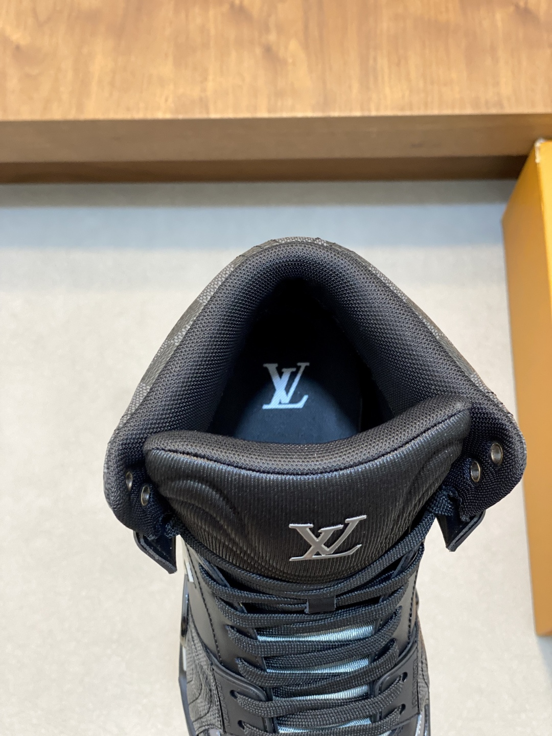 [Louis Vuitton] LV 루이비통 핸드메이드 패치워크 레더 하이탑 스니커즈 신발