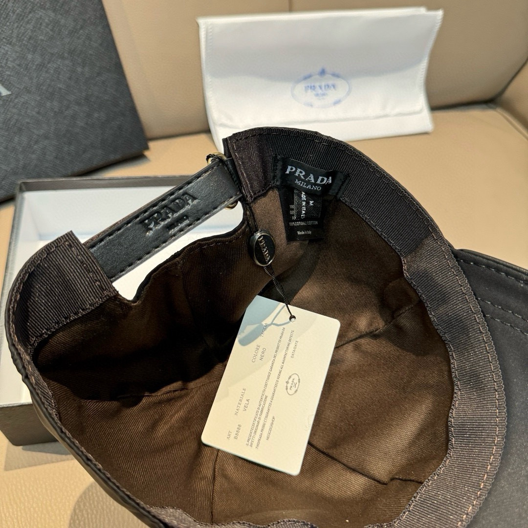프라다(PRADA) 삼각 로고 나일론 볼캡 모자