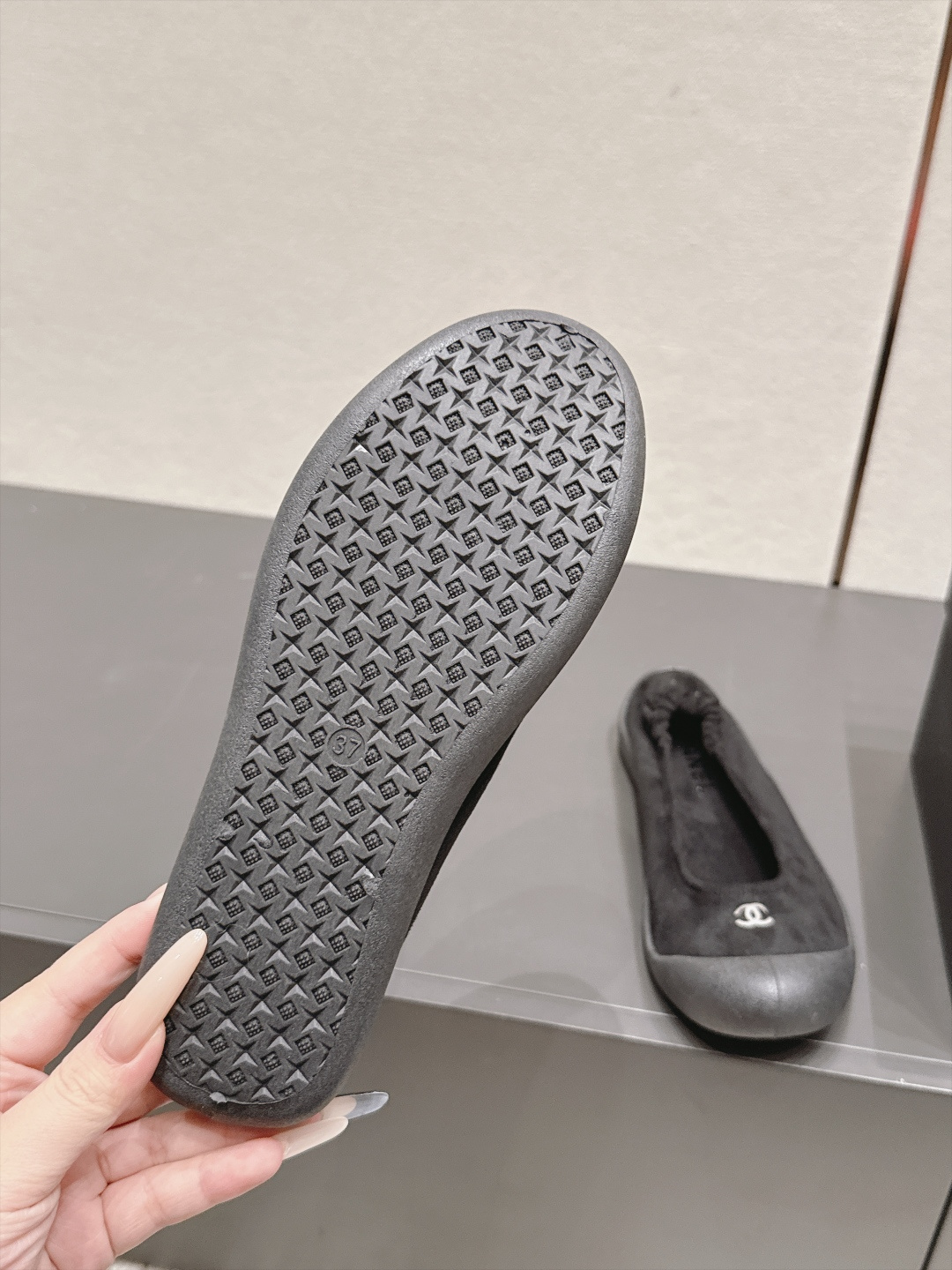 샤넬(CHANEL) 스웨이드 밴딩 힐 플랫 신발