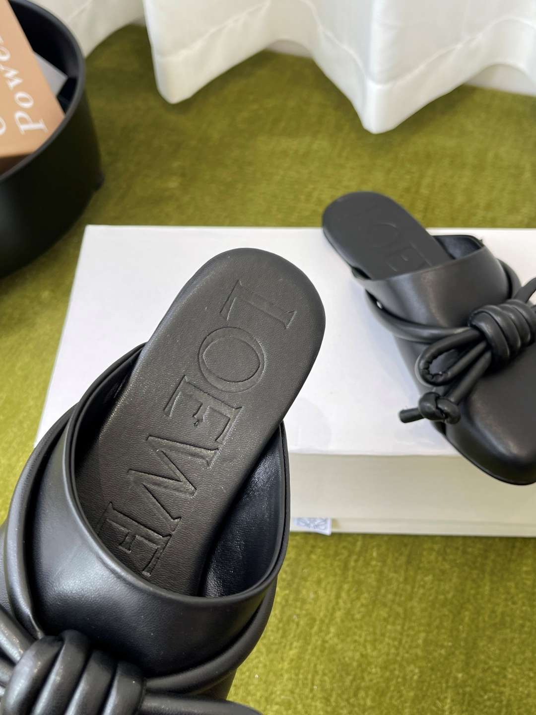 로에베(LOEWE) 매듭 스트랩 백리스 슬리퍼 신발