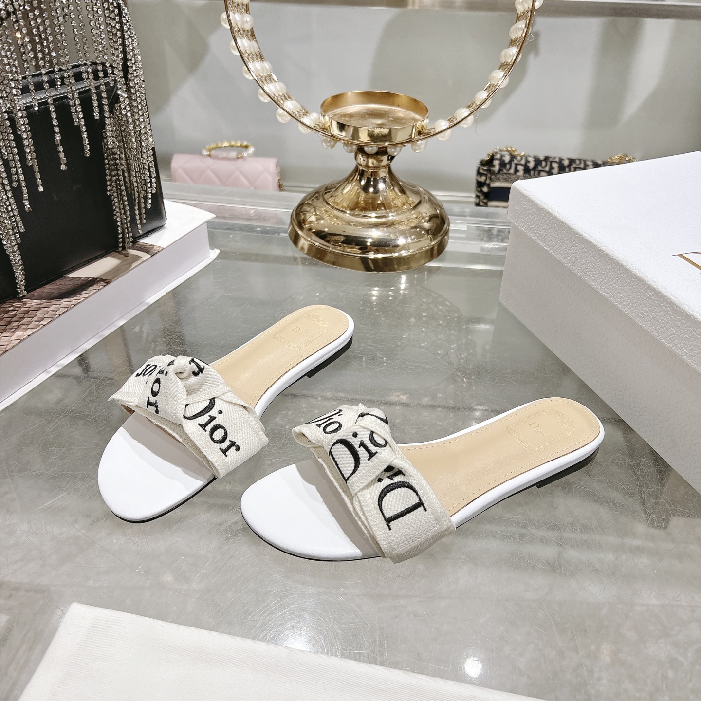 디올(DIOR) 리본 슬라이드 슬리퍼 신발
