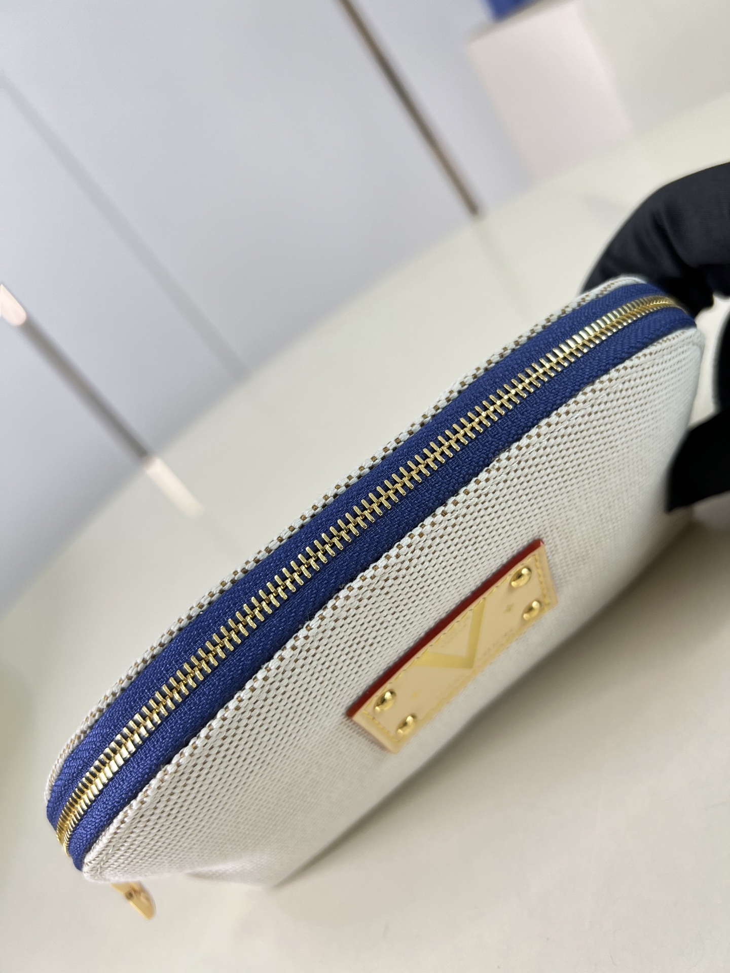 [Louis Vuitton] LV 루이비통 에스칼(Escale) 포셰트 코스메틱 화장품 파우치 백 가방 (스몰)