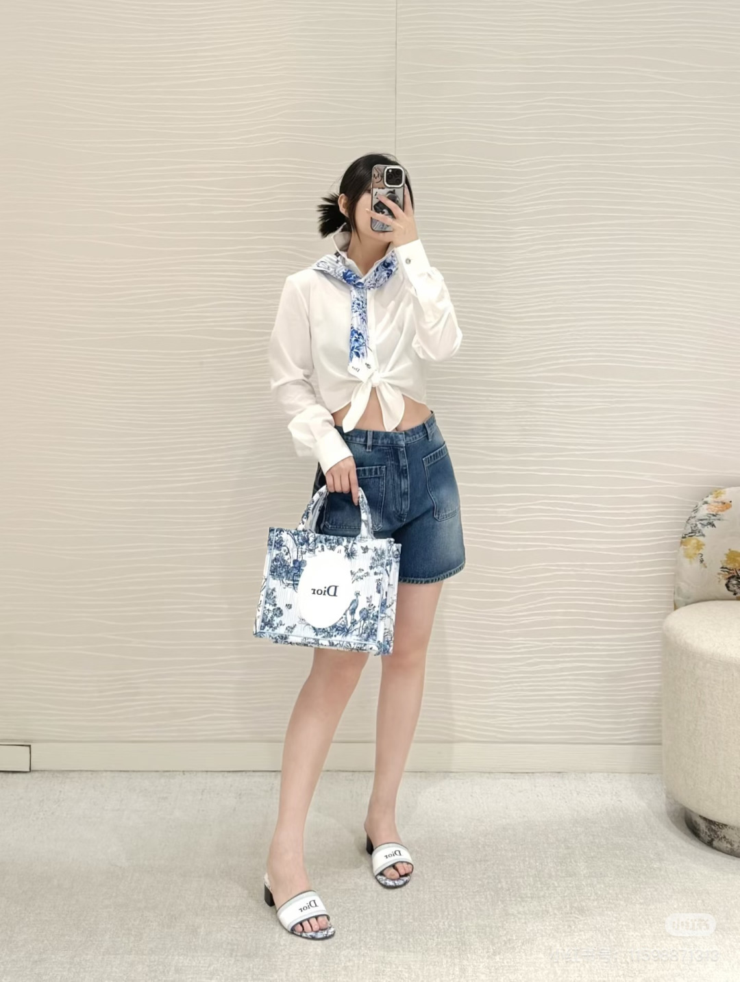 디올(DIOR) 워싱 로고 자수 데님 반바지 하의 의류