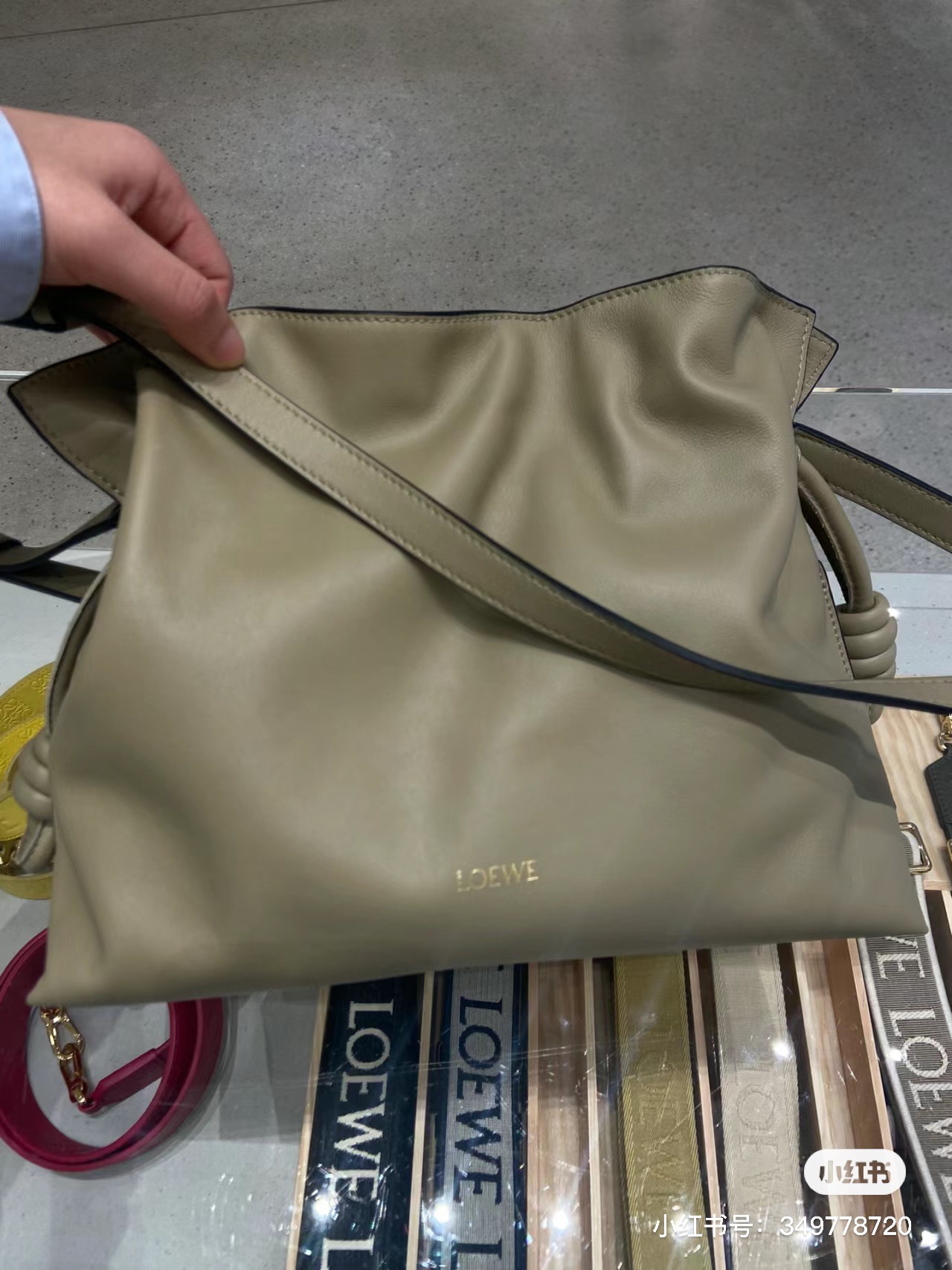 LOEWE 로에베 Flamenco 플라멩코 나파 카프스킨 숄더/클러치백 (미디엄) 가방 / 262386