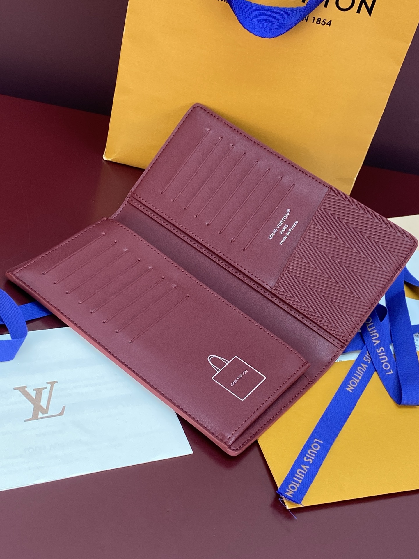 [Louis Vuitton] LV 루이비통 쇼퍼백 모티브 Brazza 브라짜 월렛 지갑 M2A555