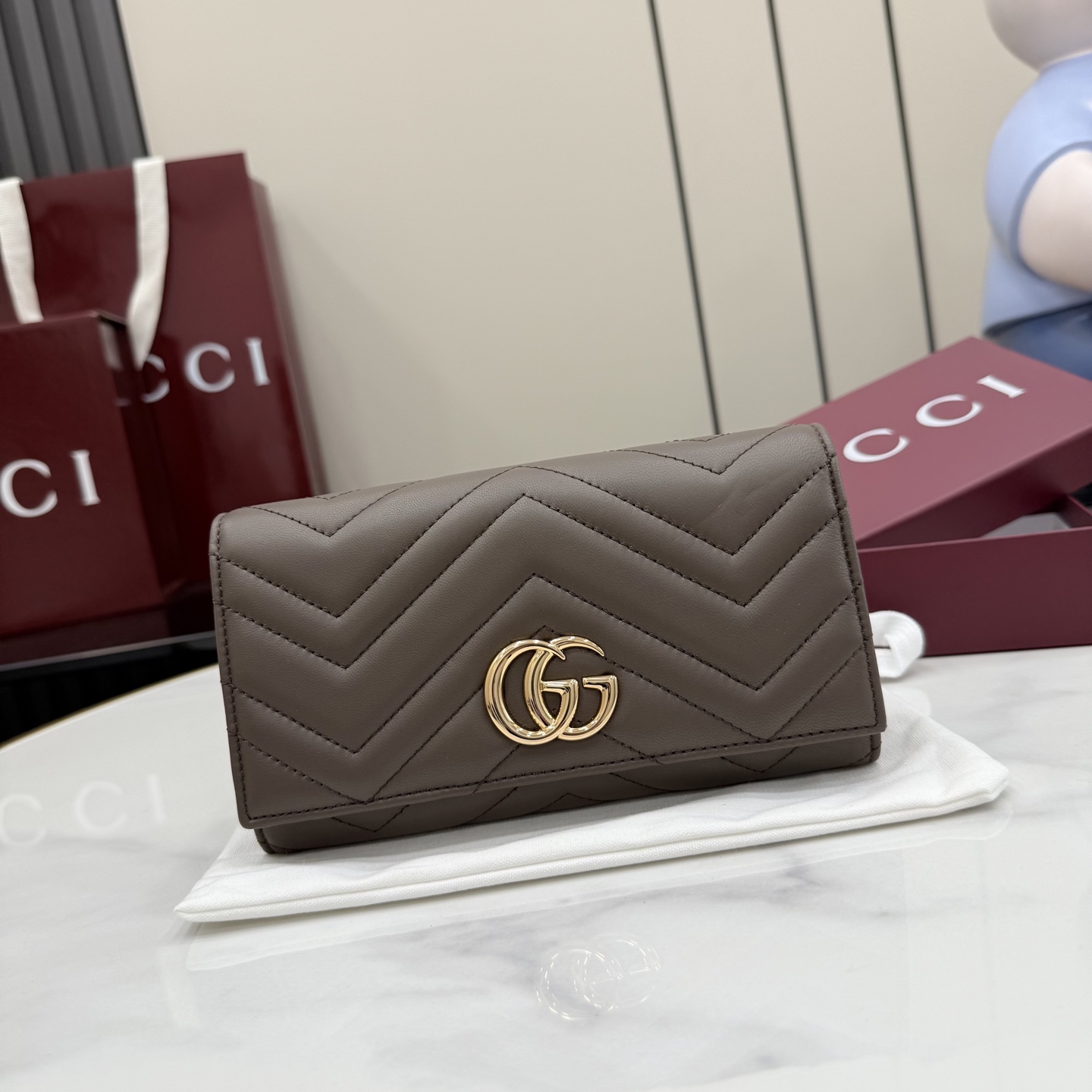 GUCCI 구찌 GG 마몽(GG Marmont) 컬렉션 - 마틀라세 컨티넨탈 장지갑