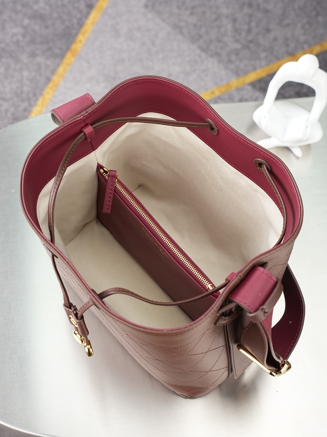 CHANEL 샤넬 26B 램스킨 버킷백 (라지) 가방 / 6584