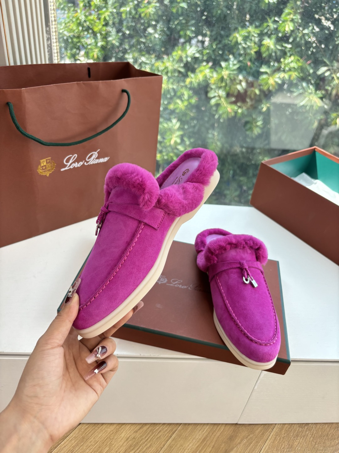 로로피아나(Loro Piana) 커플 퍼 트리밍 스웨이드 뮬 슬리퍼 신발