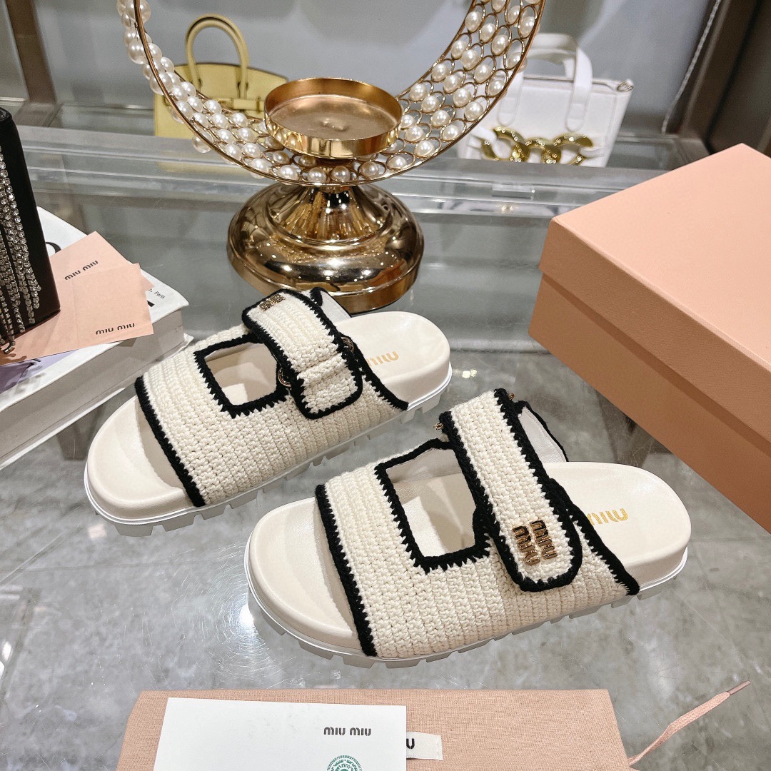 미우미우(MIU MIU) 투스트랩 우븐 플랫폼 슬리퍼 신발