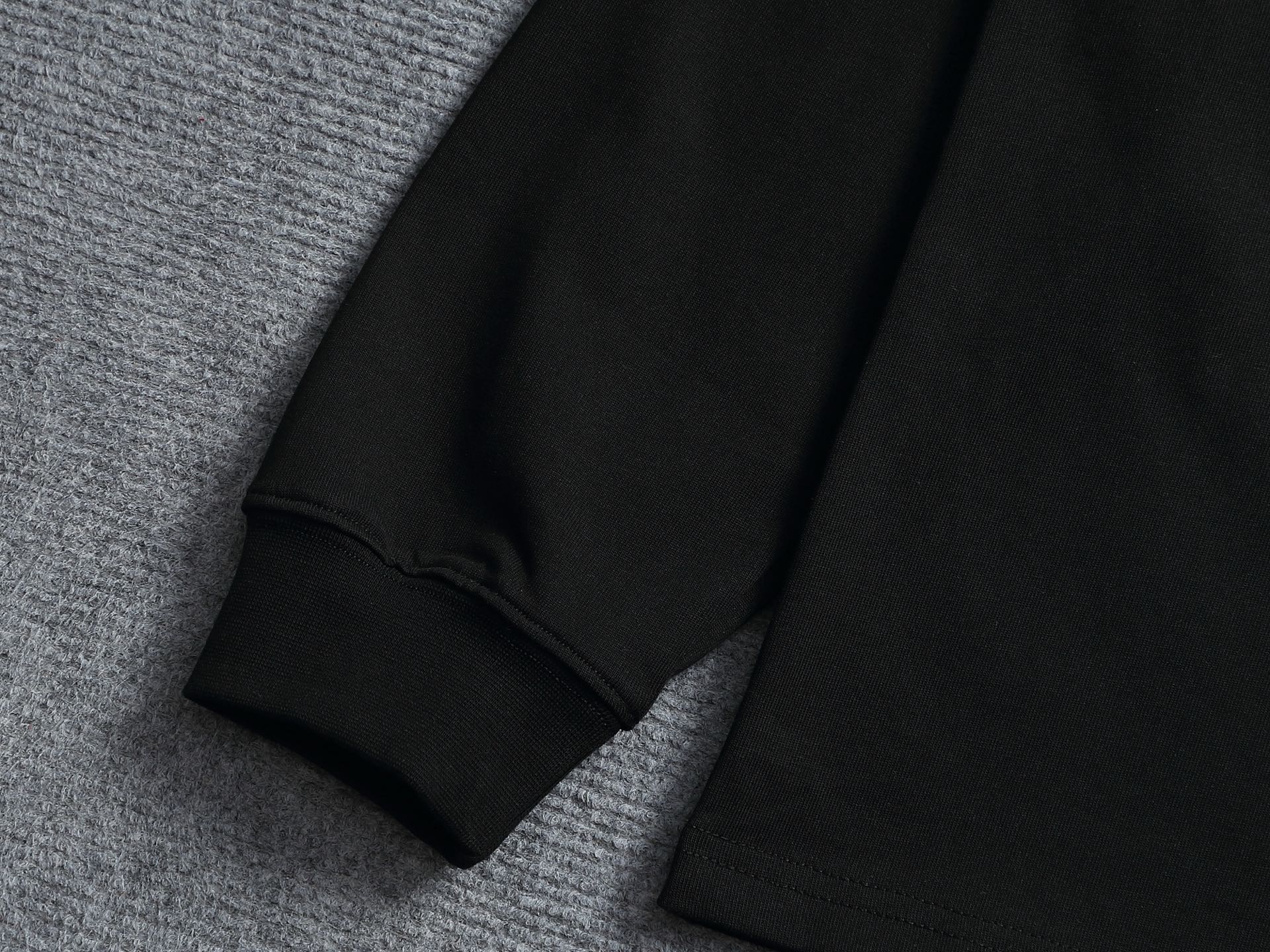 발렌시아가(Balenciaga) 그래픽 롱슬리브 티셔츠 상의 의류