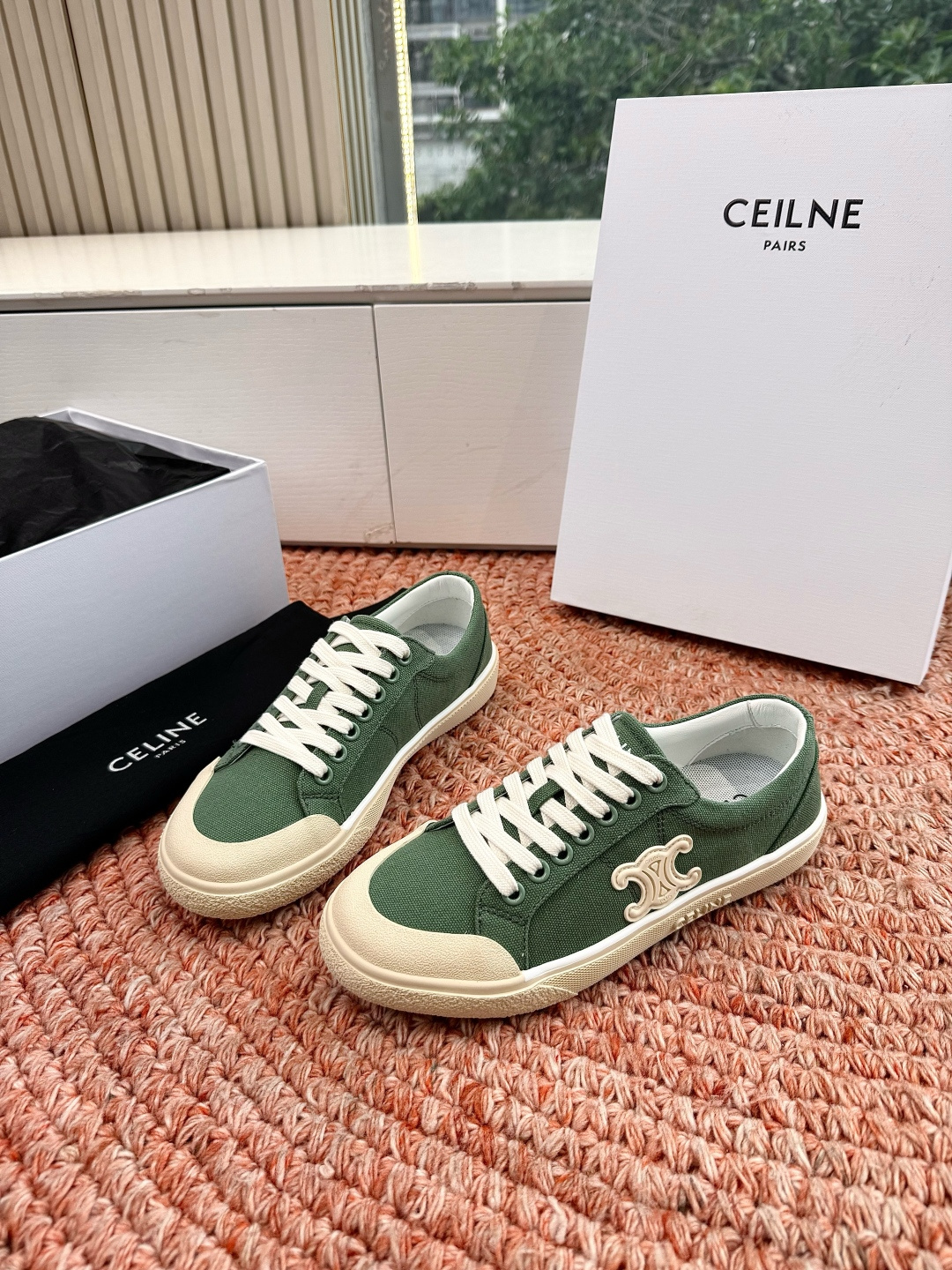 셀린느(CELINE) 트리오페 로고 스니커즈 신발