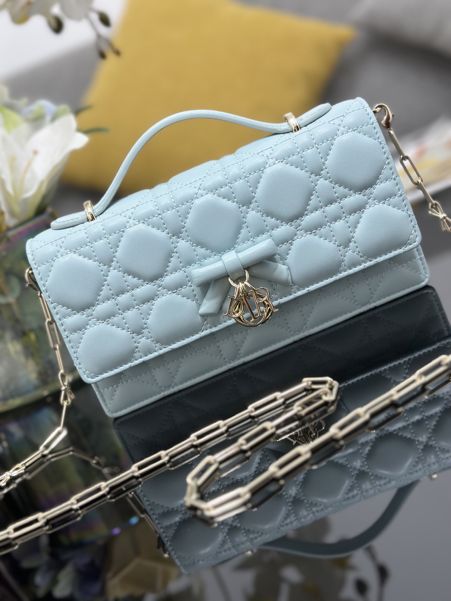 [Dior] 디올 미스 디올(Miss Dior) 보우 램스킨 탑핸들 체인 파우치 (WOC) 가방