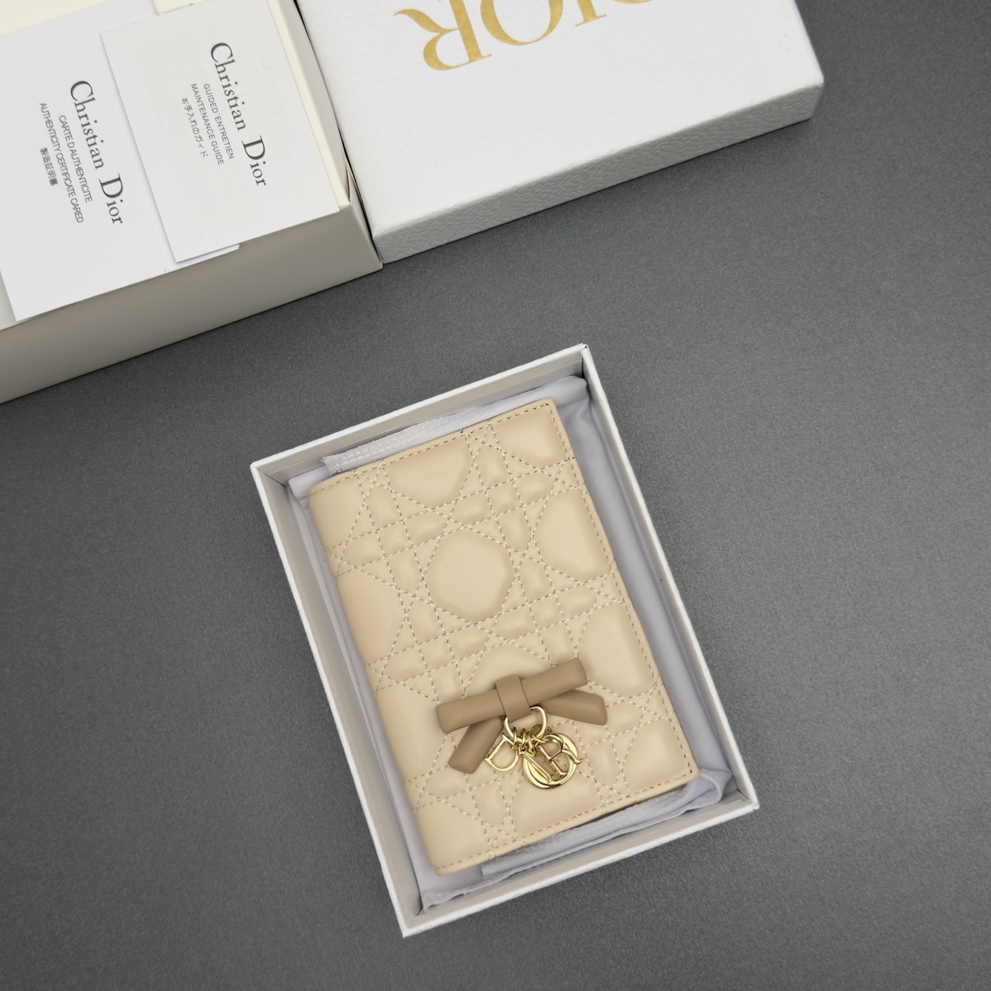 [Dior] 디올 Lady 레이디 까나쥬 램스킨 패스포트 홀더 지갑 / S2626