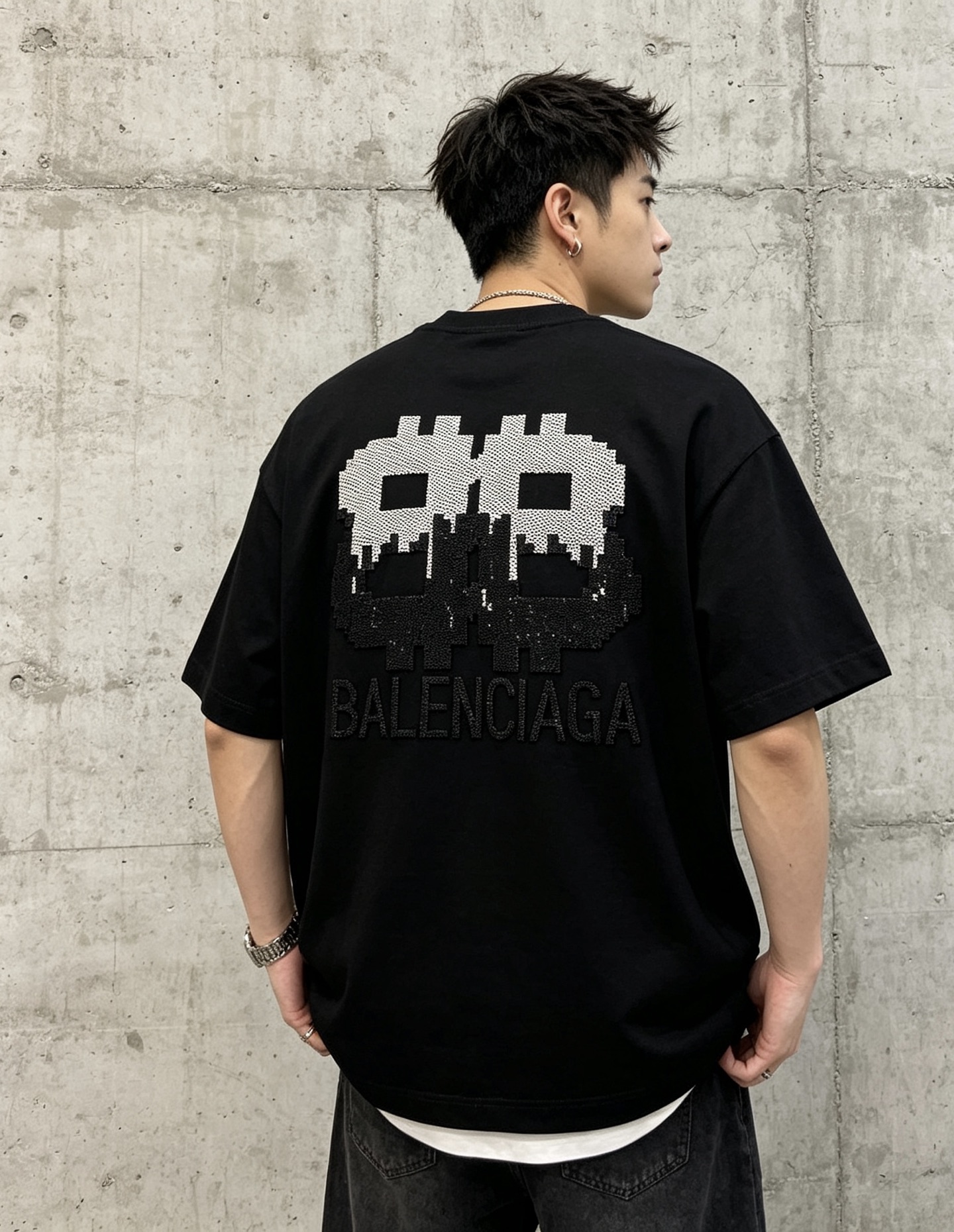 발렌시아가(BALENCIAGA) 픽셀 자수 반팔 티셔츠 의류