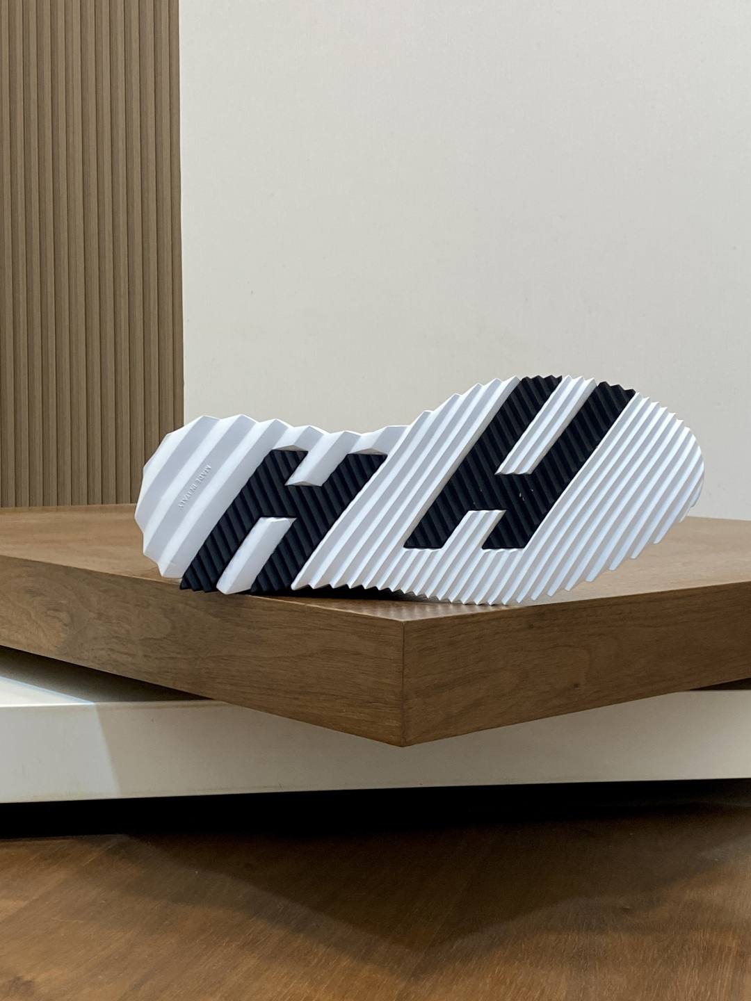 [Hermes] 에르메스 바운싱(Bouncing) 프리미엄 카프스킨, 스웨이드 & 메시 콤비 스니커즈 신발