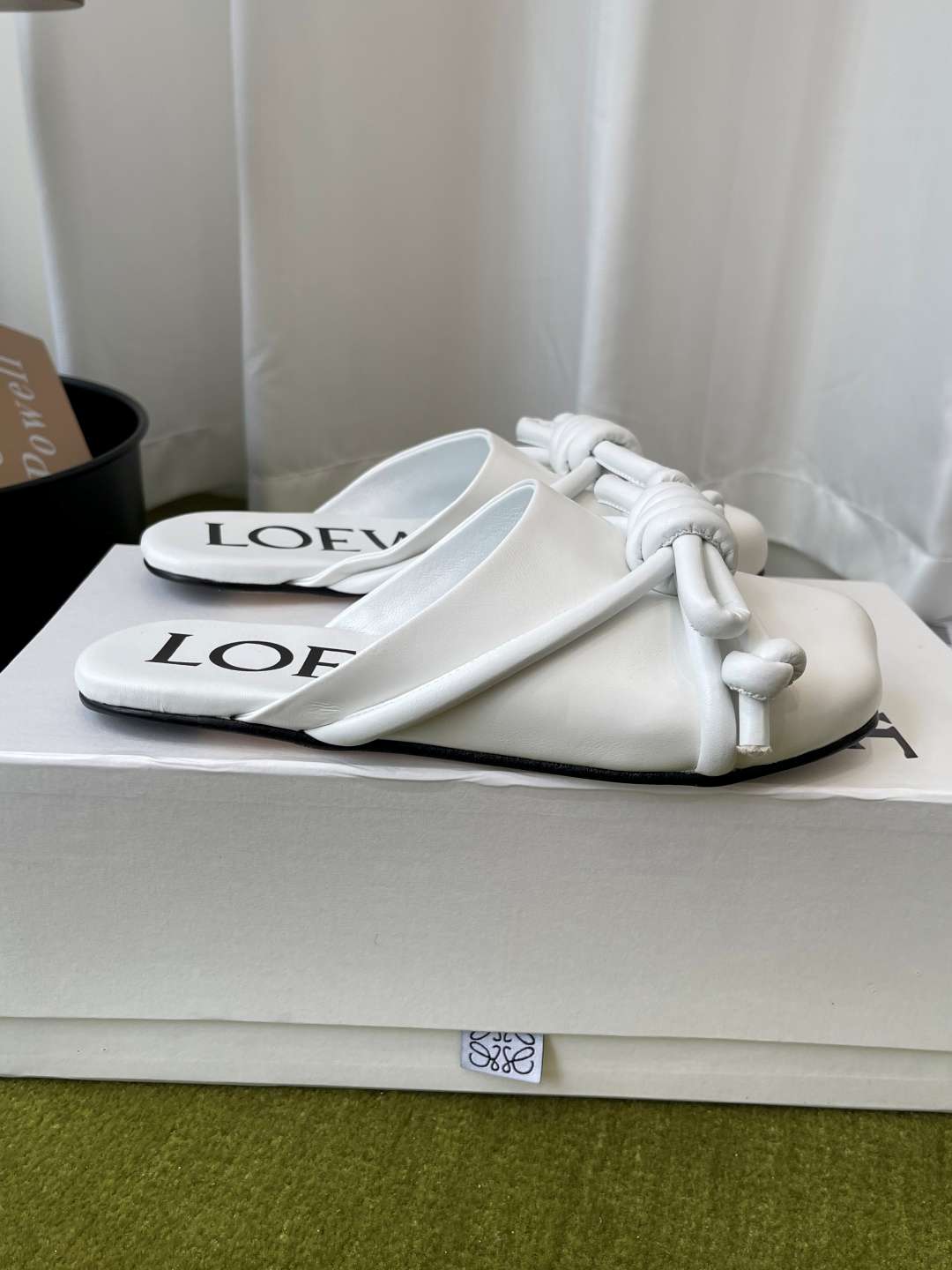 로에베(LOEWE) 매듭 스트랩 백리스 슬리퍼 신발