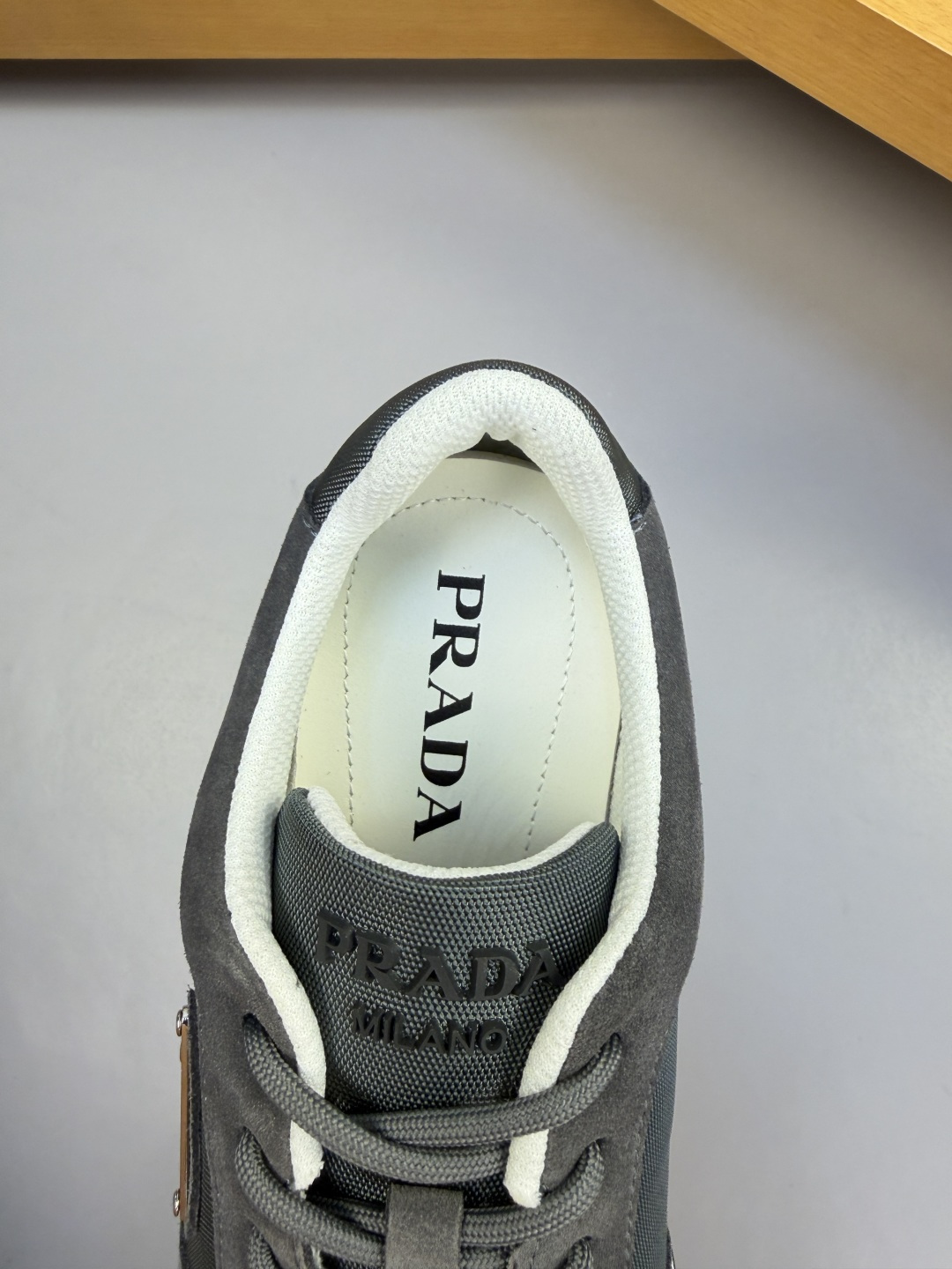 [Prada] 프라다 프리미엄 스웨이드 & 하이글로시 패브릭 콤비 스니커즈 신발