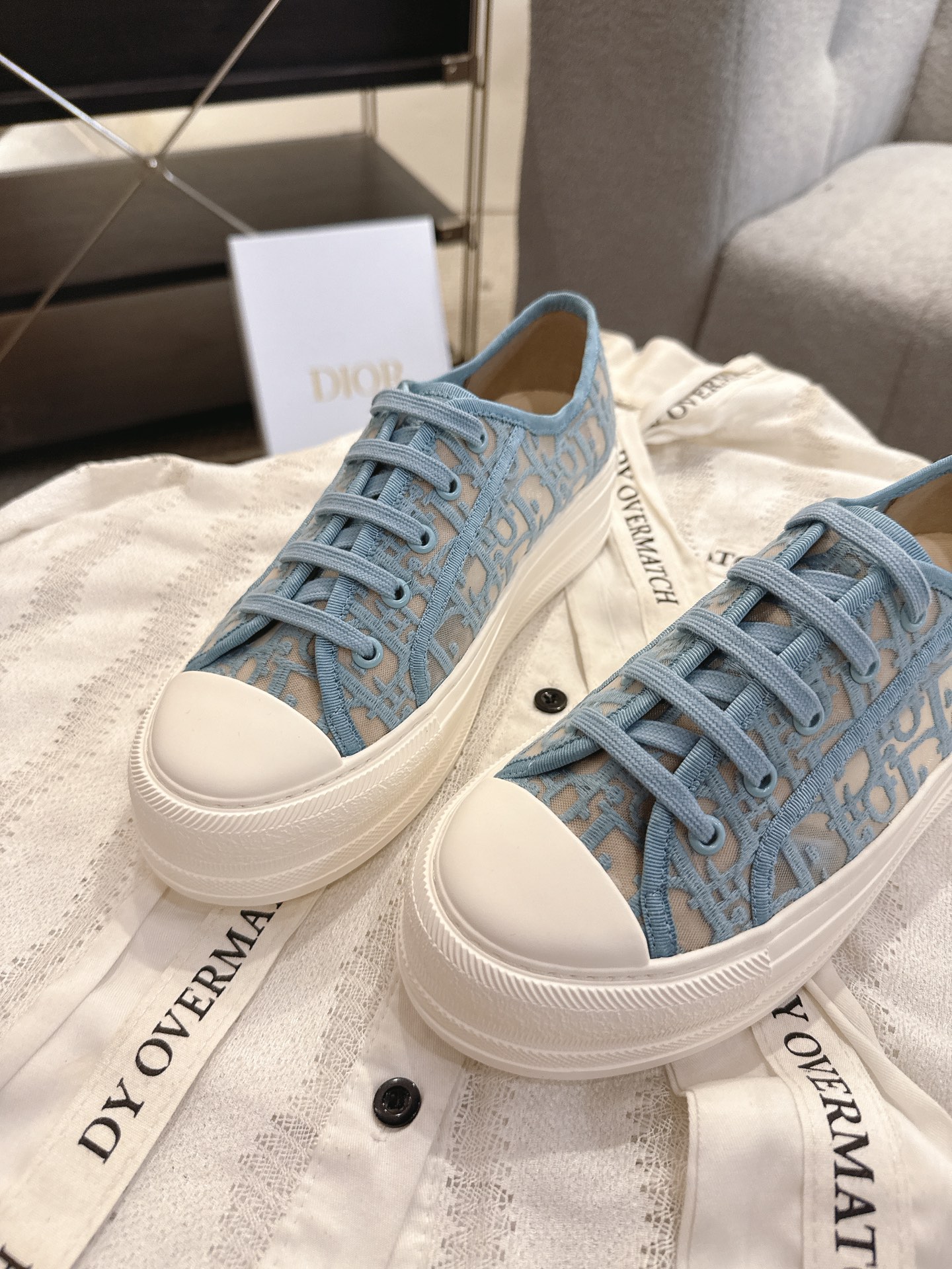 디올(DIOR) 메쉬 자수 레이스업 로우탑 스니커즈 신발