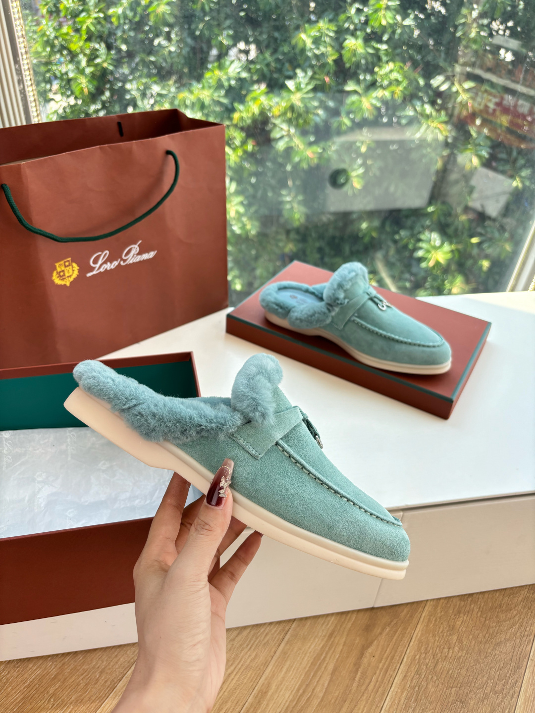 로로피아나(Loro Piana) 커플 퍼 트리밍 스웨이드 뮬 슬리퍼 신발