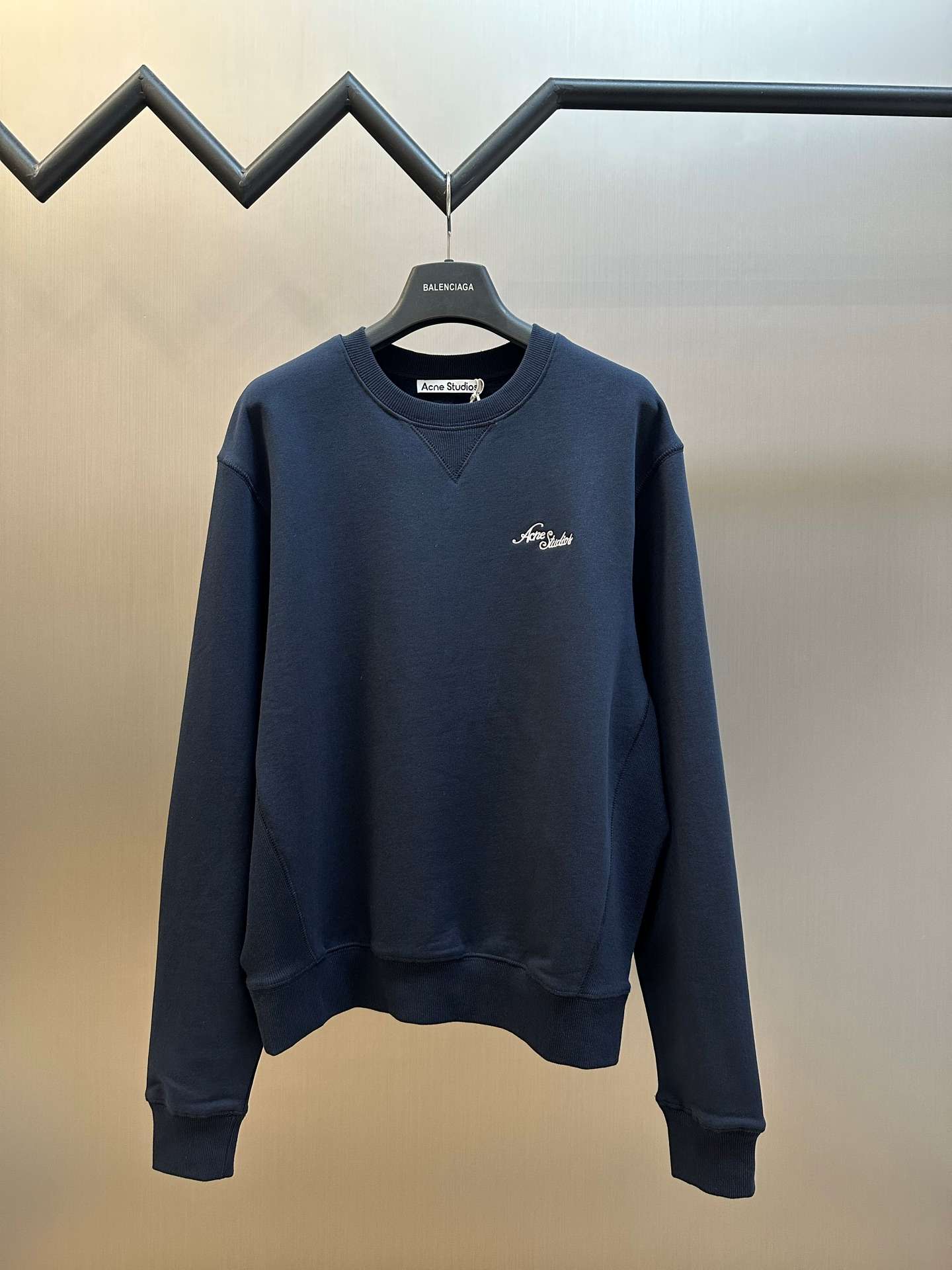 아크네(Acne studios) 로고 자수 기모 스웨트셔츠 상의 의류