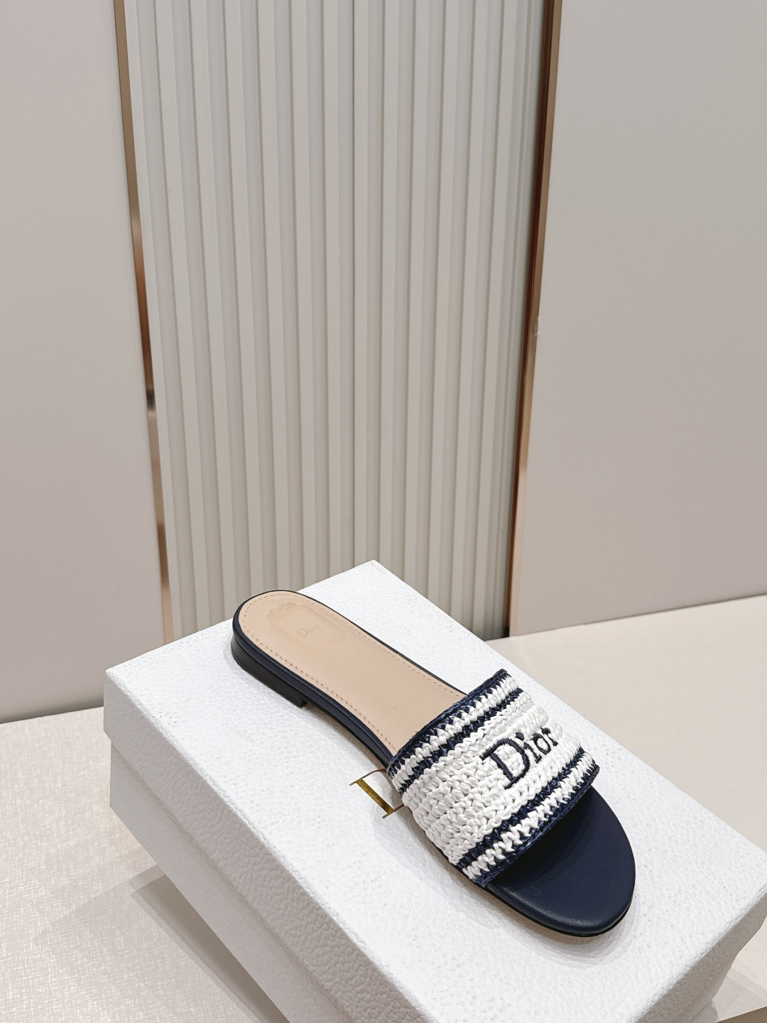 디올(DIOR) 라피아 위빙 슬라이드 샌들 신발