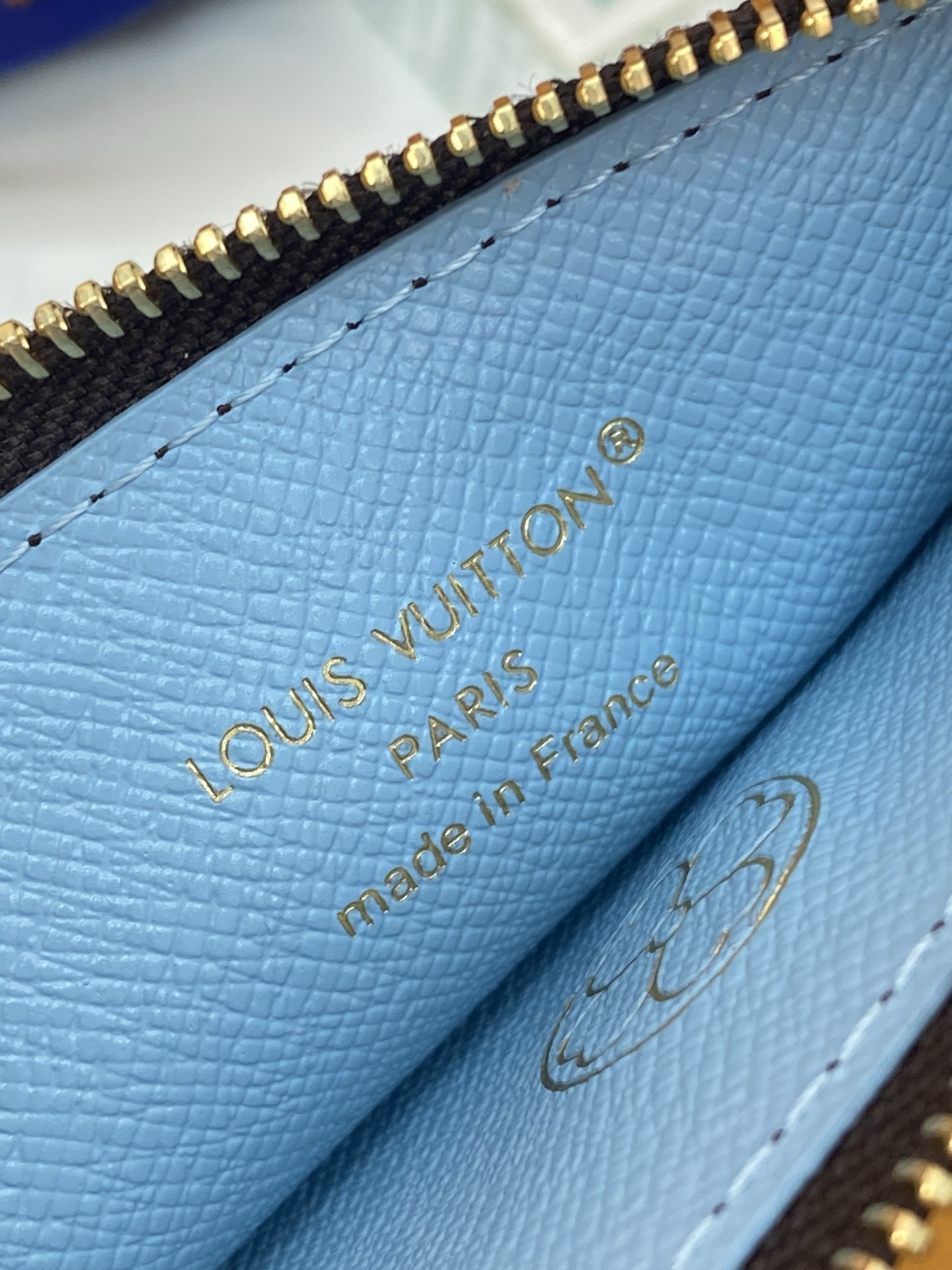 [Louis Vuitton] LV 루이비통 모노그램 Romy 로미 카드 지갑 (스카이 블루)
