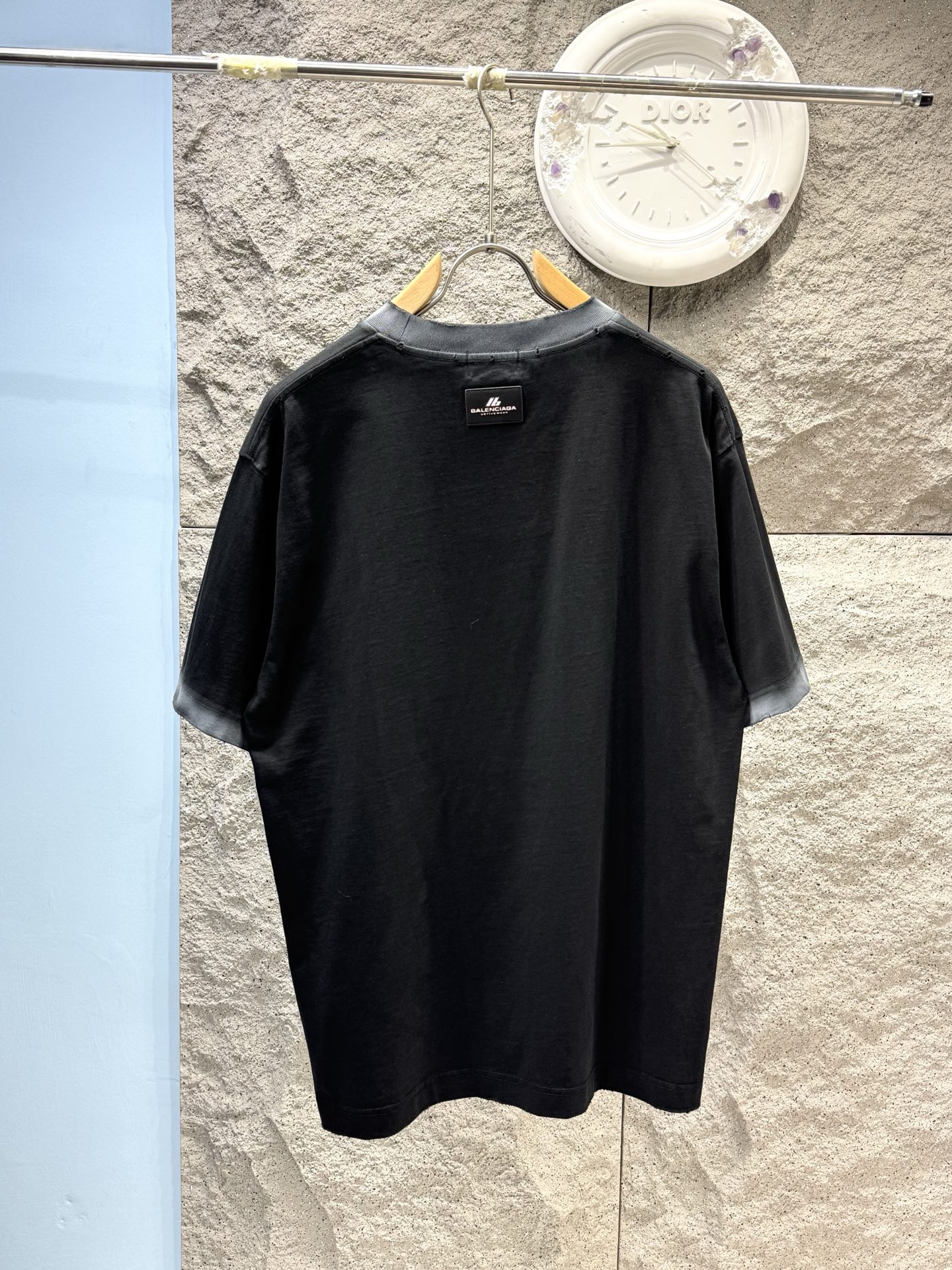 발렌시아가(BALENCIAGA) 로고 자수 워싱 반팔 티셔츠 상의 의류