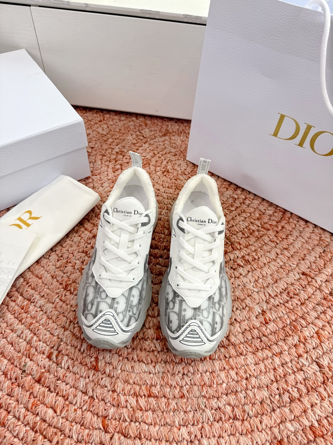디올(DIOR) CD 로고 스니커즈 신발