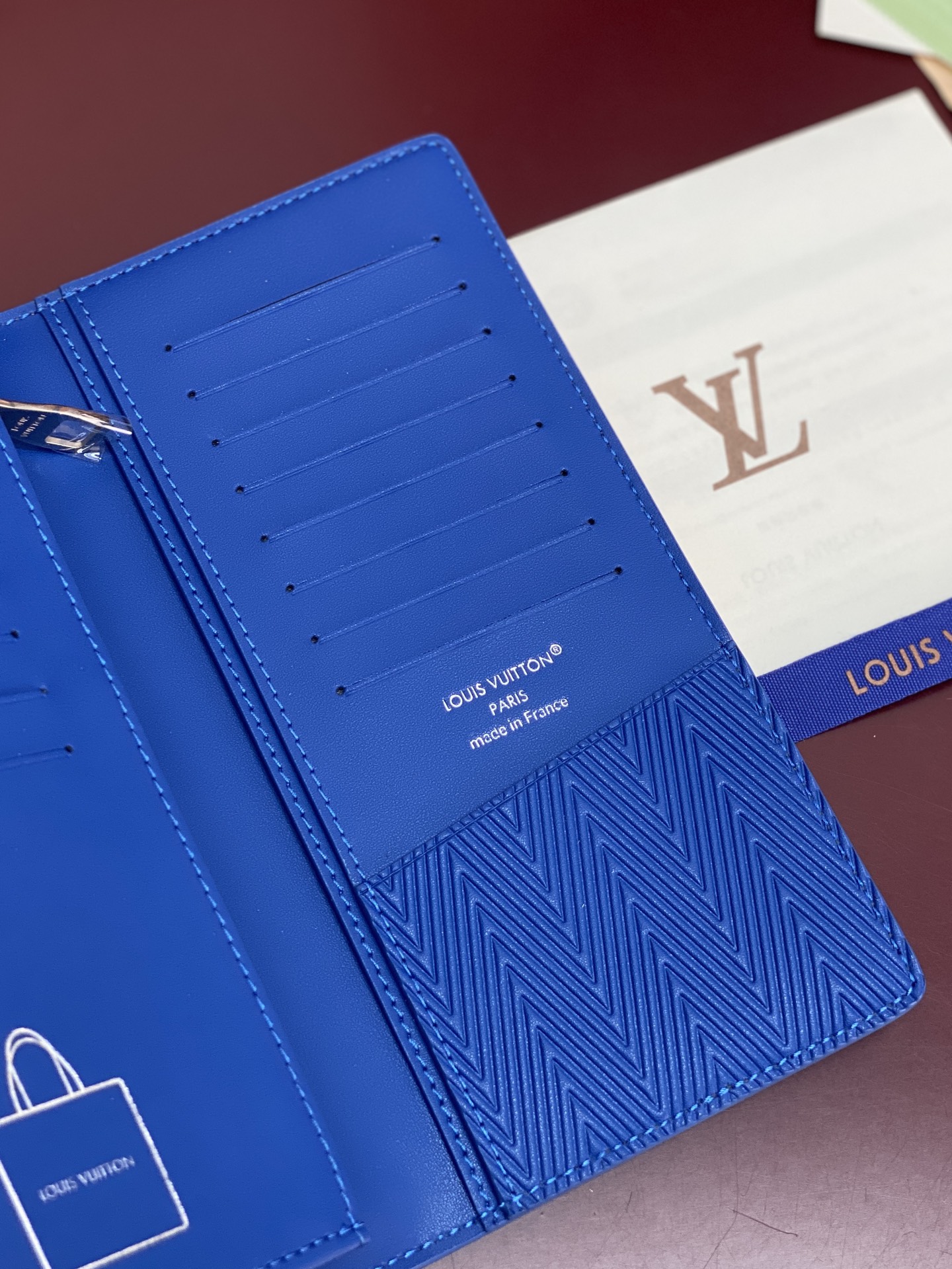 [Louis Vuitton] LV 루이비통 쇼퍼백 모티브 Brazza 브라짜 월렛 지갑 M2A555
