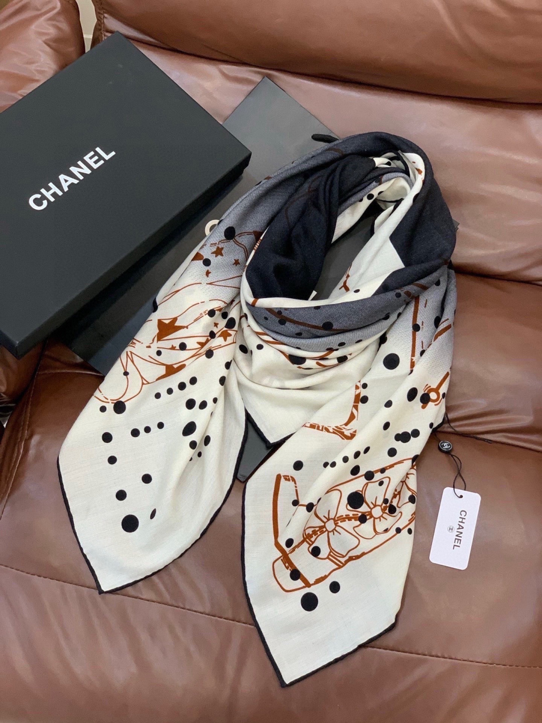 샤넬(CHANEL) 양면 벨벳 캐시미어 실크 목도리 스카프