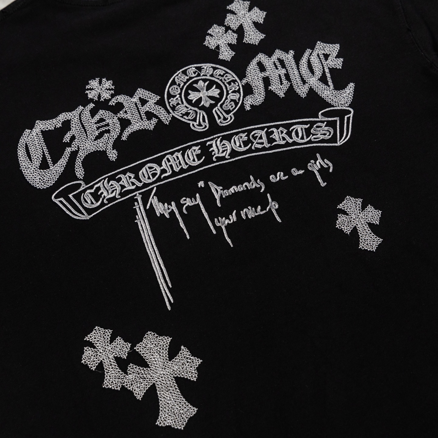 크롬하츠(CHROME HEARTS) 고딕 자수 반팔 티셔츠 의류