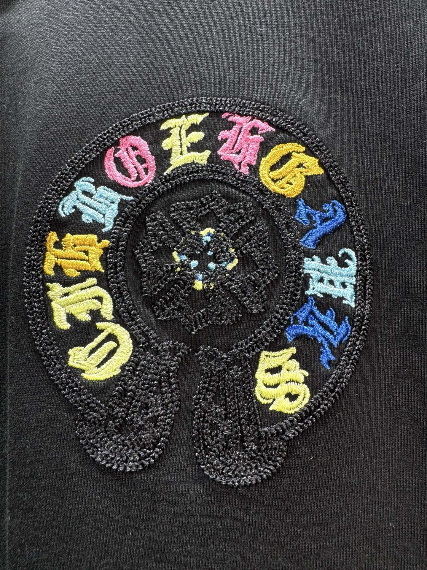 크롬하츠(CHROME HEARTS) 컬러 산스크리트 반팔 티셔츠 상의 의류