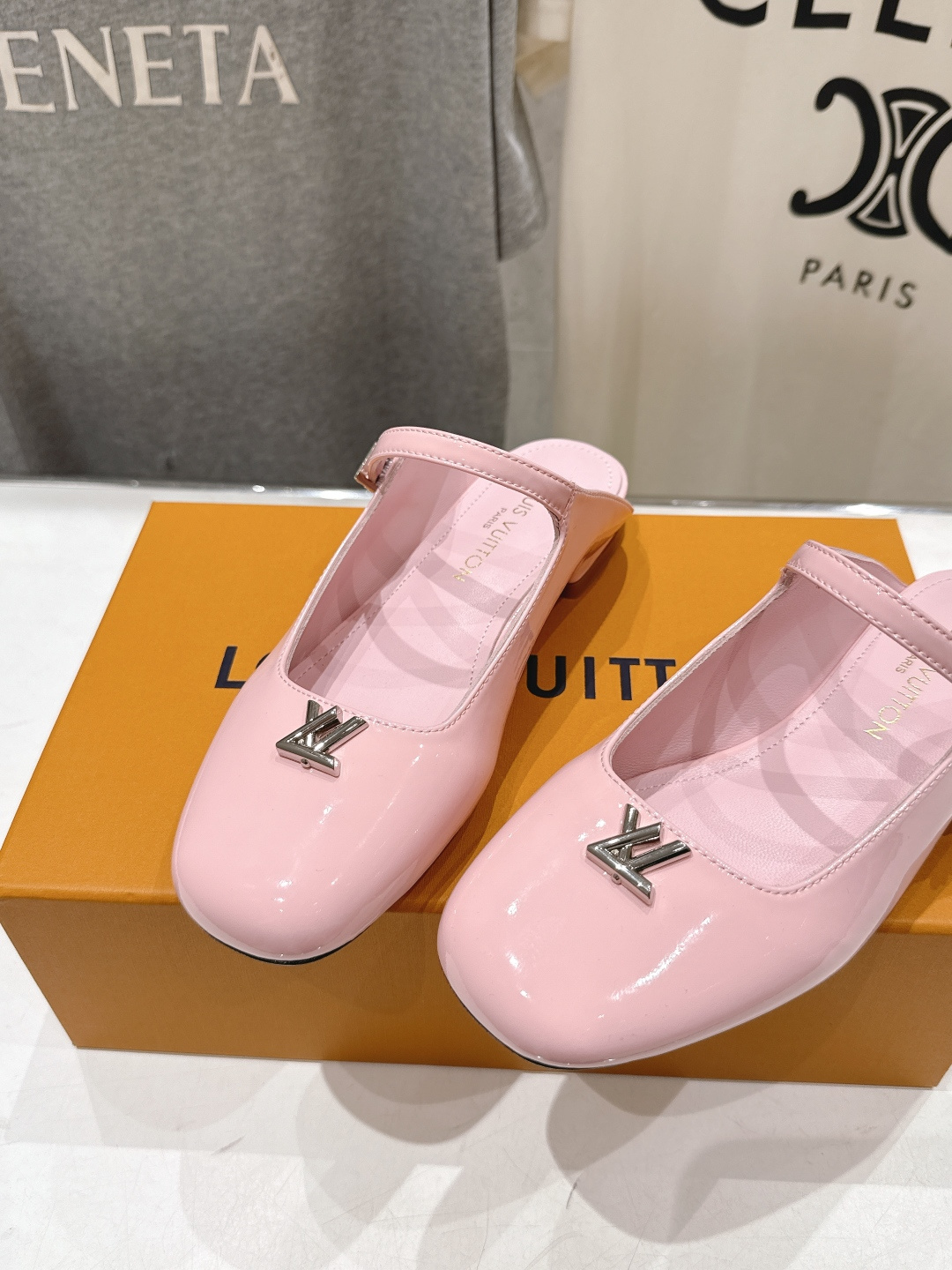 루이비통(LV) 메리제인 플랫 슬리퍼 신발