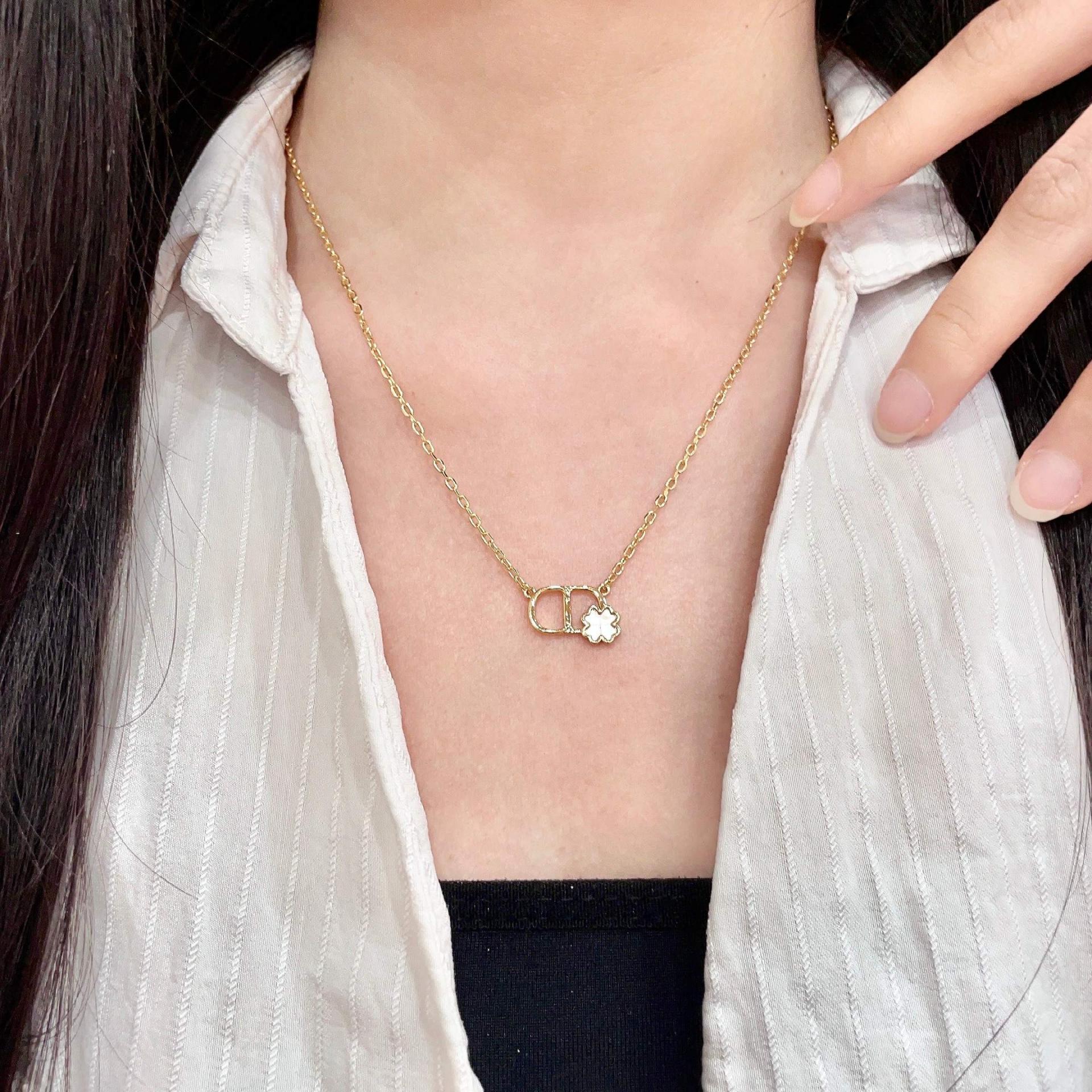 디올(DIOR) 빈티지 브라스 펜던트 목걸이 악세사리