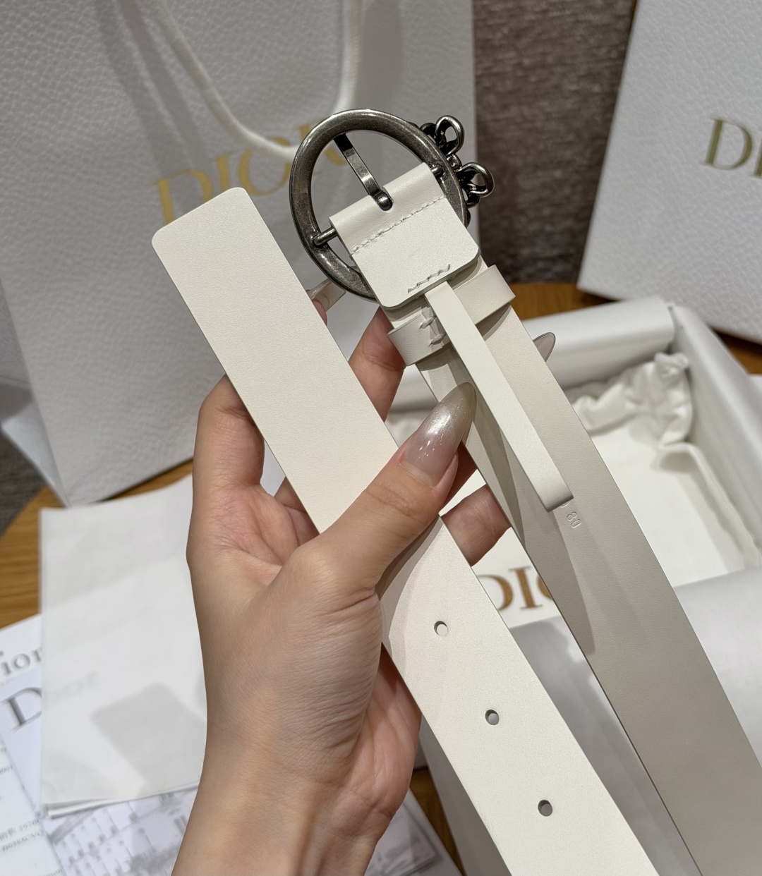 디올(DIOR) 리버서블 카프스킨 앤티크 핀 버클 벨트