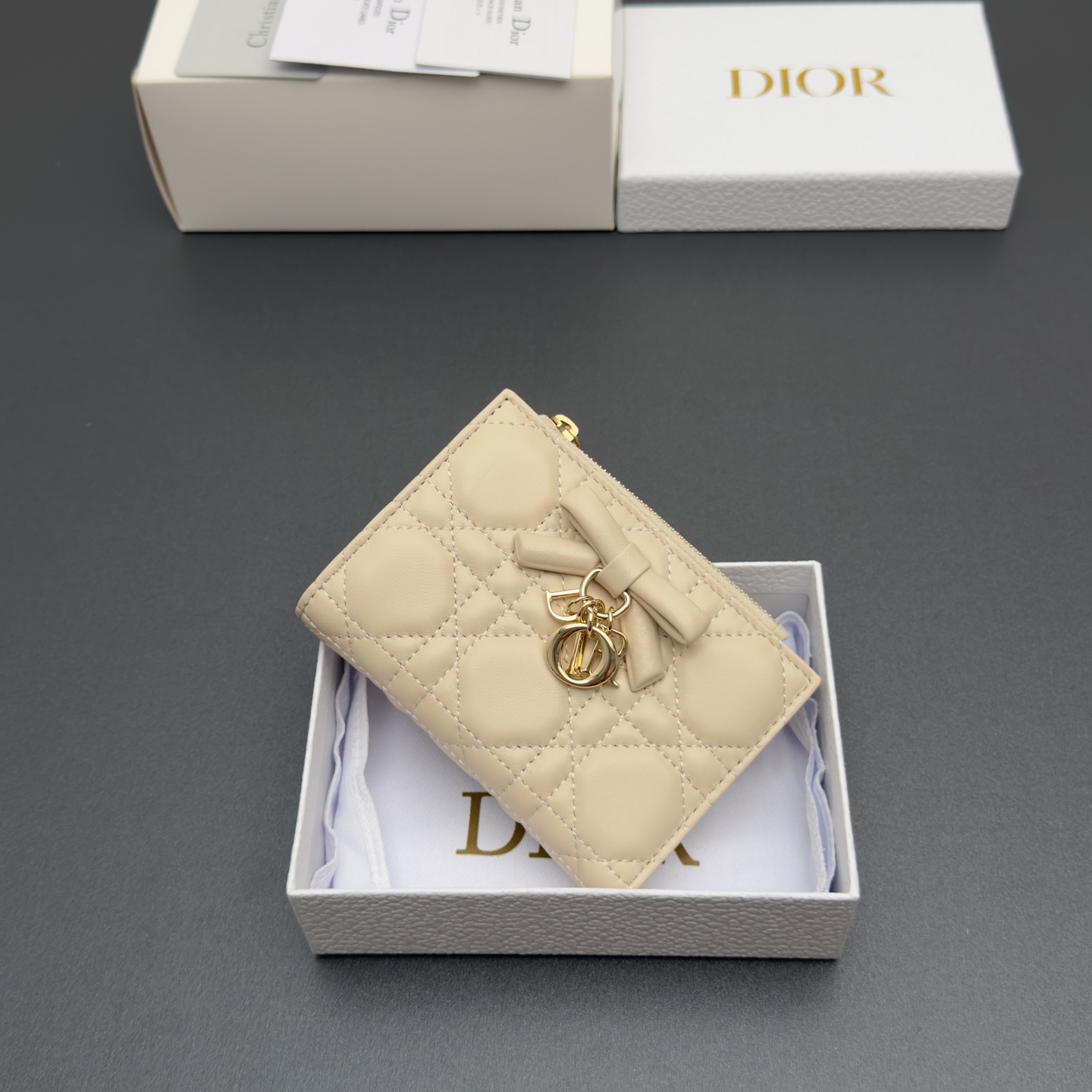 [Dior] 디올 Lady Dahlia 레이디 달리아 울트라 까나쥬 램스킨 미니 지갑 / S2605