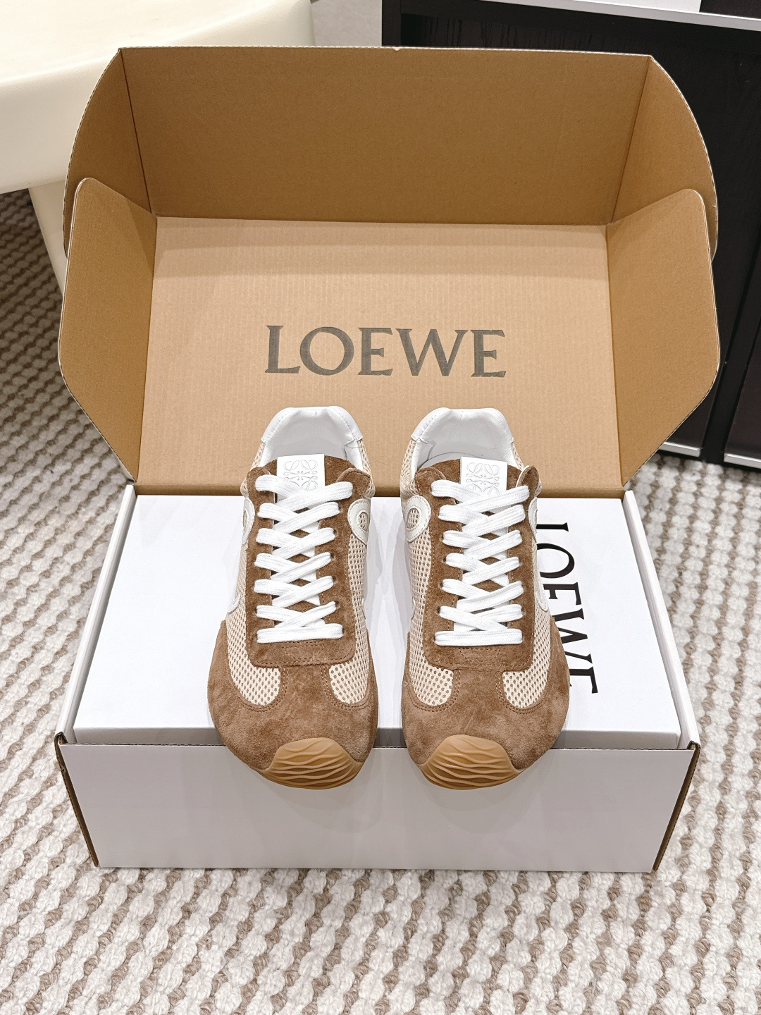 로에베(LOEWE) 스웨이드 메시 러너 스니커즈 신발