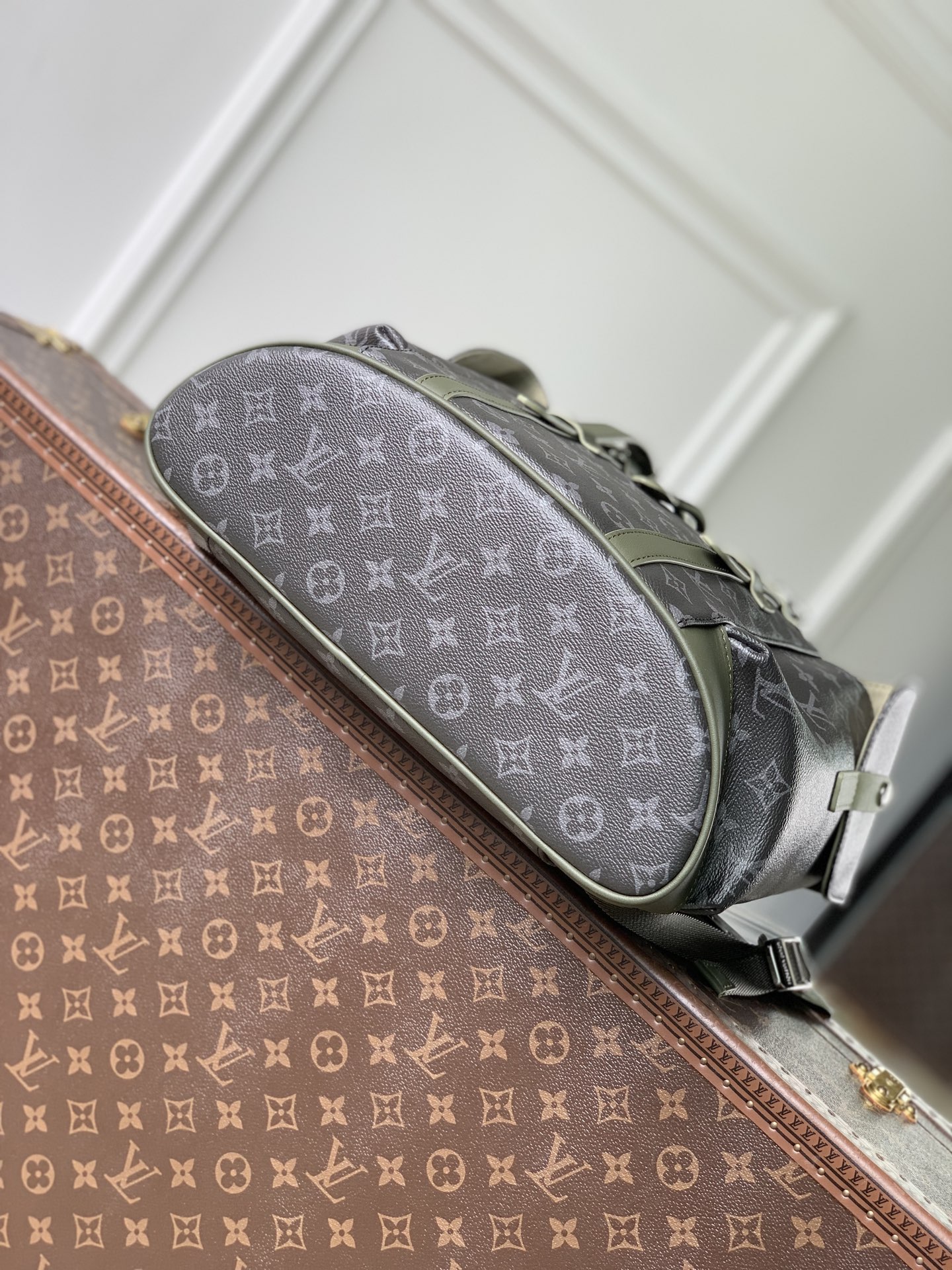 LOUIS VUITTON LV 루이비통 크리스토퍼 MM 백팩 (모노그램 이클립스 캔버스) 가방