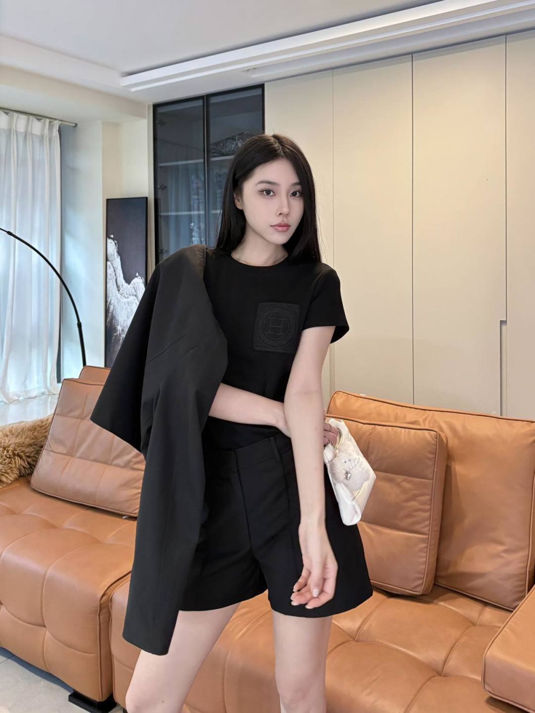 [Hermes] 에르메스 26SS 크롭 슬림핏 반팔 티셔츠 의류