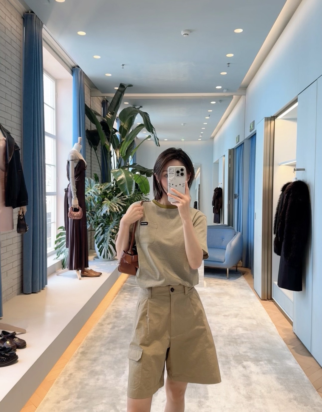 미우미우(MiuMiu) 배색 스트라이프 반팔 티셔츠 의류