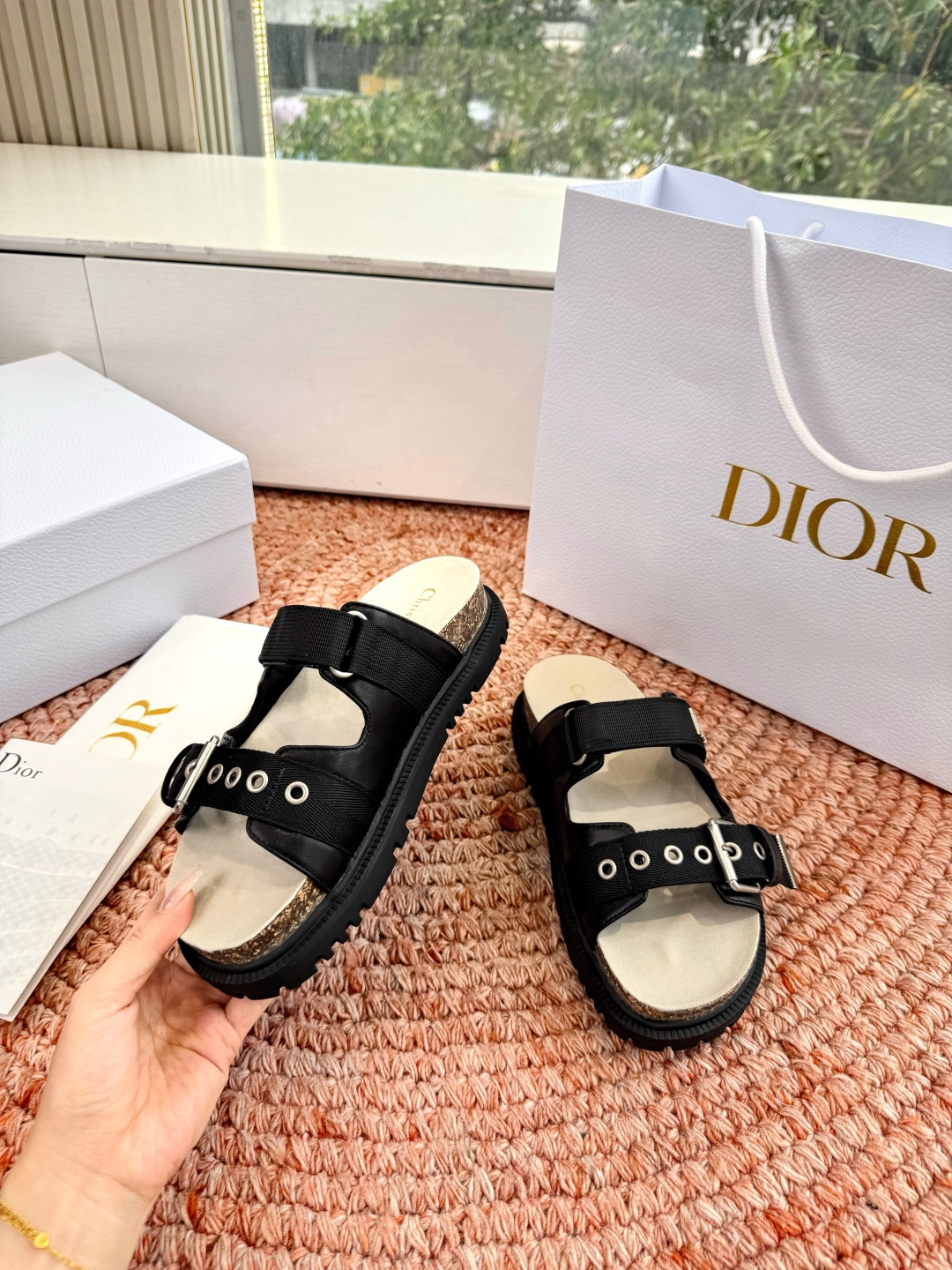 디올(DIOR) CD 버클 슬리퍼 신발