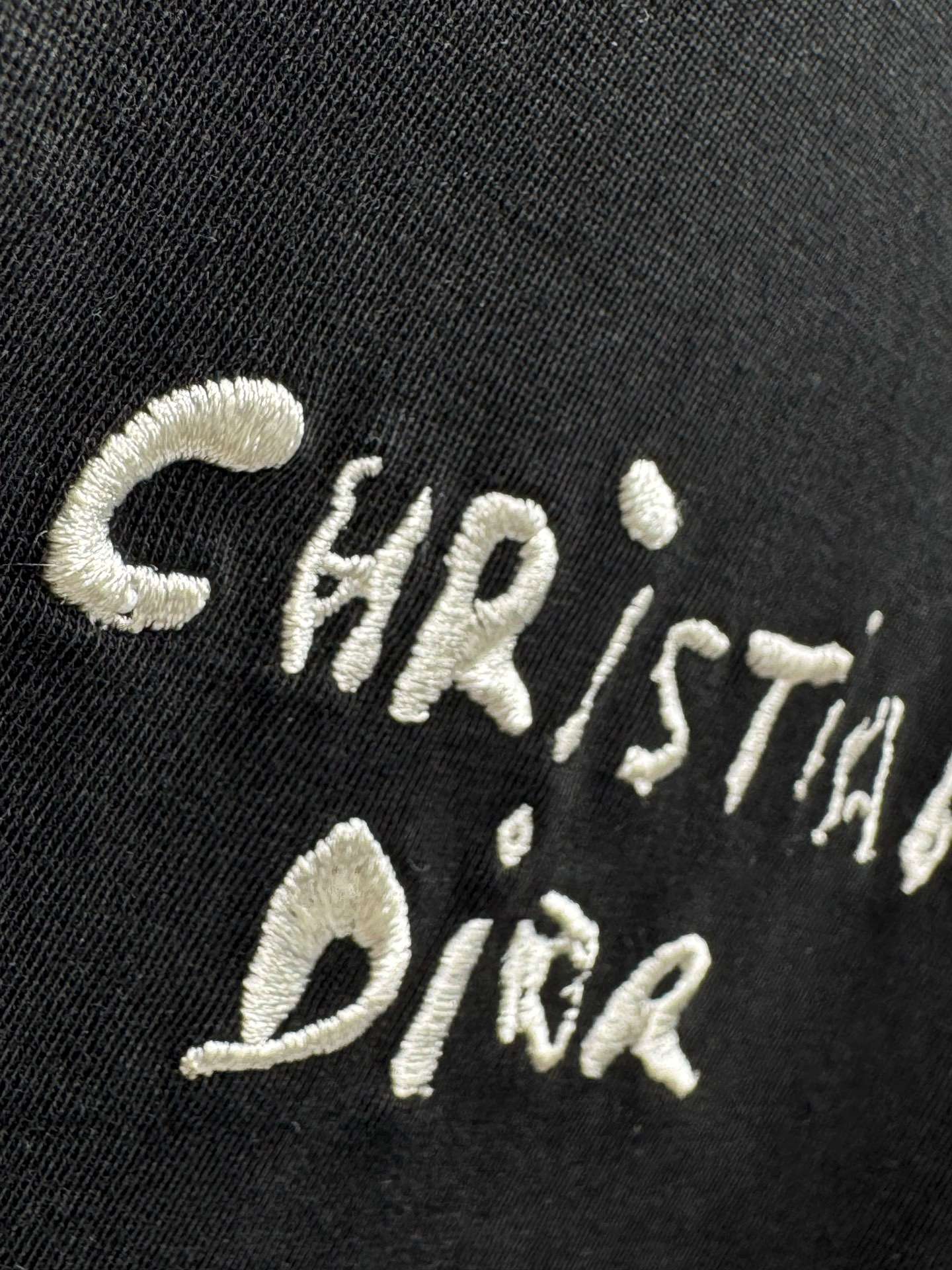 디올(DIOR) 카툰 디스트로이드 반팔 티셔츠 상의 의류
