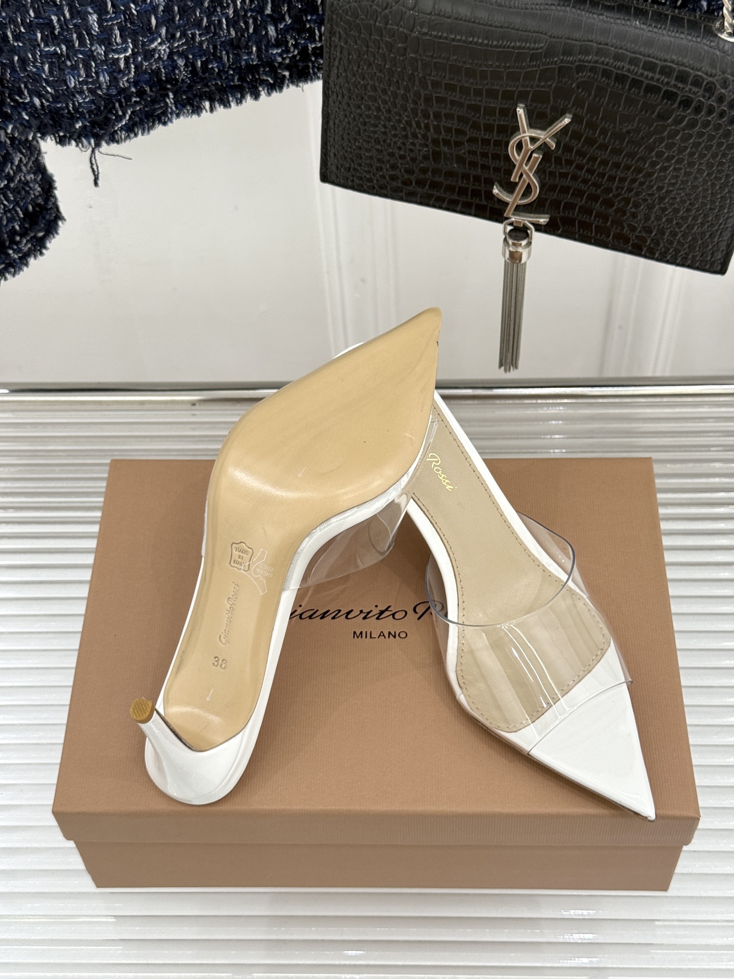 지안비토 로시(Gianvito Rossi) 포인티드 토 힐 슬리퍼 신발