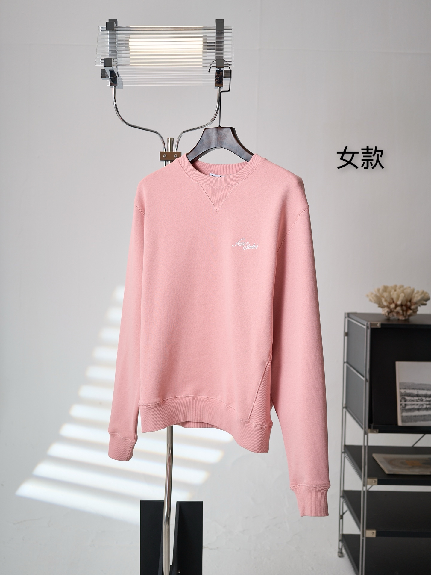 아크네(Acne studios) 로고 자수 맨투맨 상의 의류